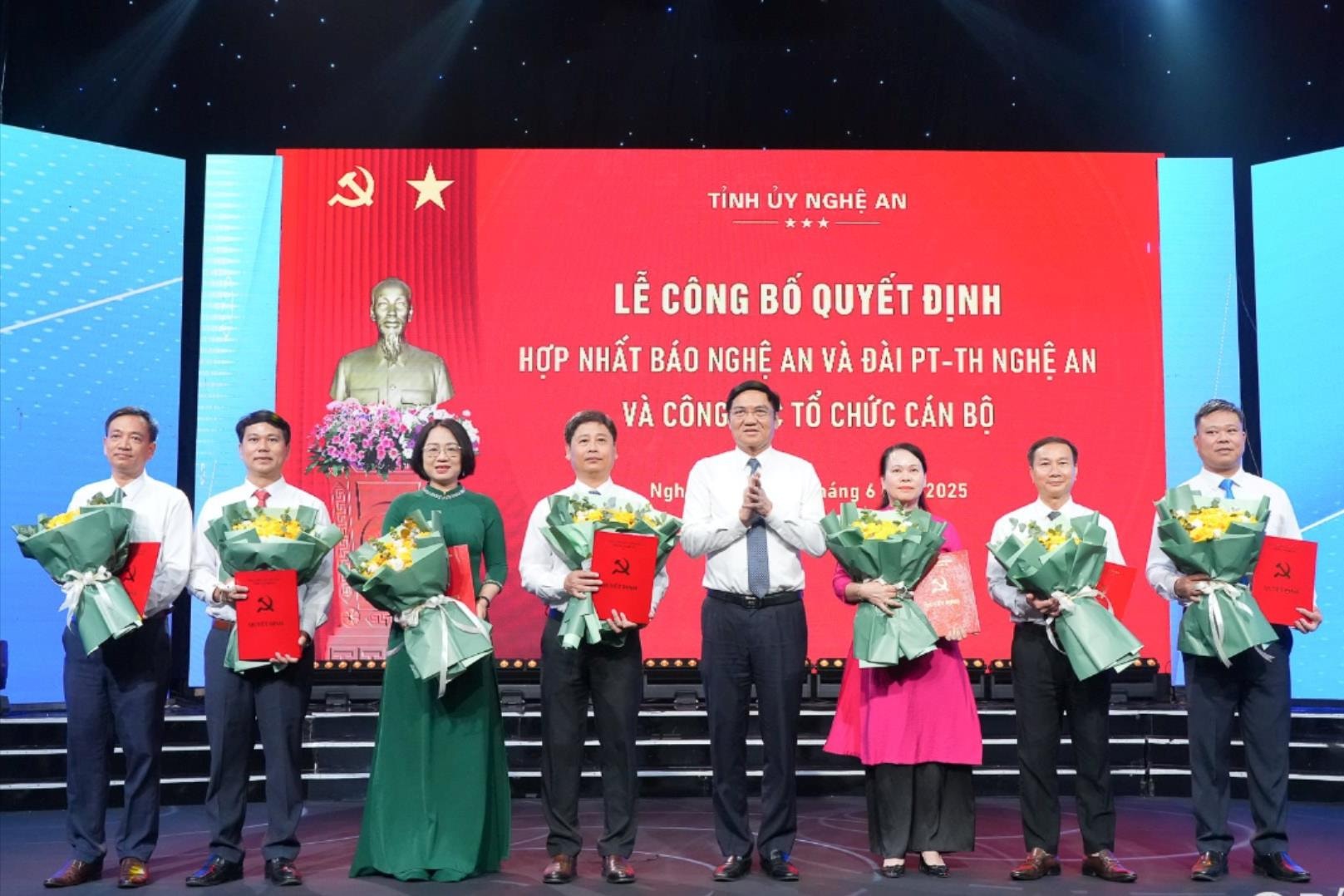 Công bố quyết định hợp nhất Báo Nghệ An và Đài Phát thanh - Truyền hình Nghệ An