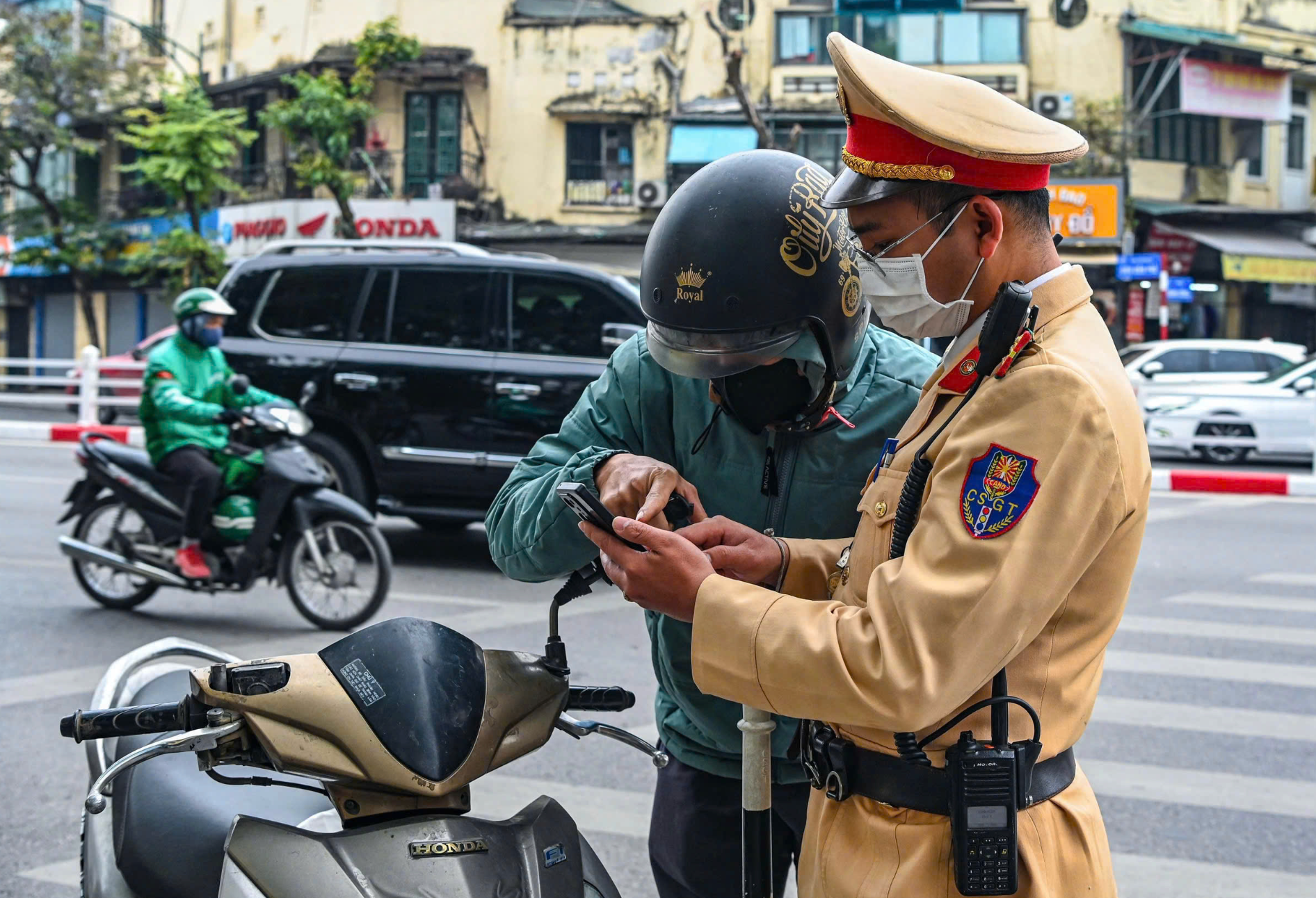 Vượt xe thế nào để tránh bị phạt nặng theo quy định mới? - Ảnh 2. Hành vi vượt xe 'vô tội vạ' bị phạt nặng ra sao? - Ảnh 2.