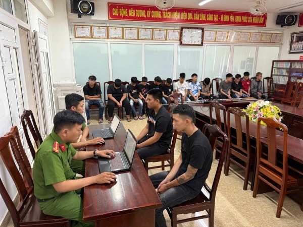 Triệu tập 10 đối tượng liên quan đến vụ mang kiếm tự chế lưu thông trên phố rồi quay phim đưa lên TikTok -0