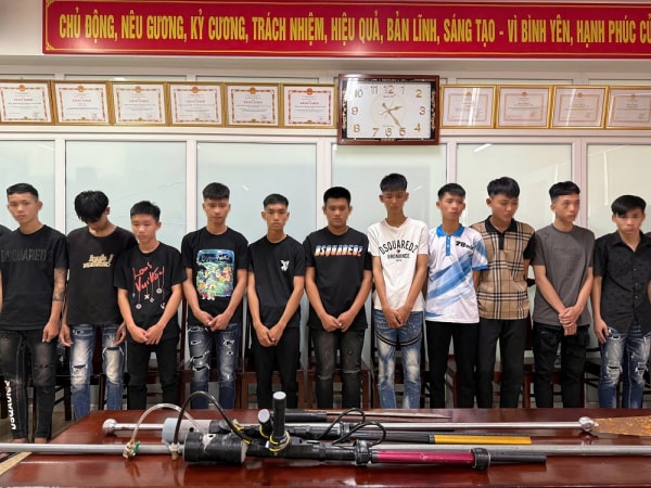 Triệu tập 10 đối tượng liên quan đến vụ mang kiếm tự chế lưu thông trên phố rồi quay phim đưa lên TikTok -0
