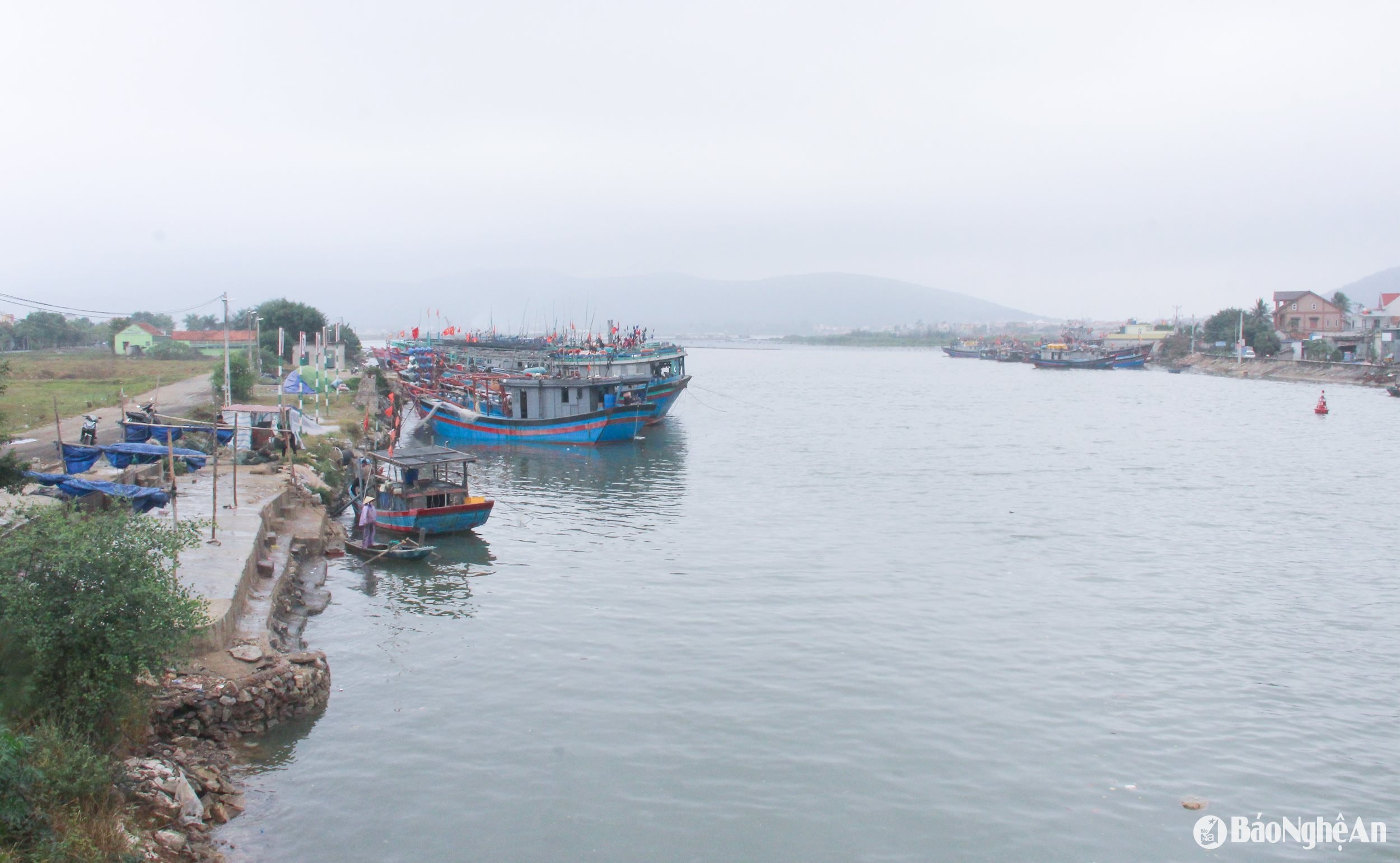 Phường Quỳnh Mai phát triển kinh tế biển là trọng tâm cùng với dịch vụ, thương mại. Ảnh- Mai Hoa