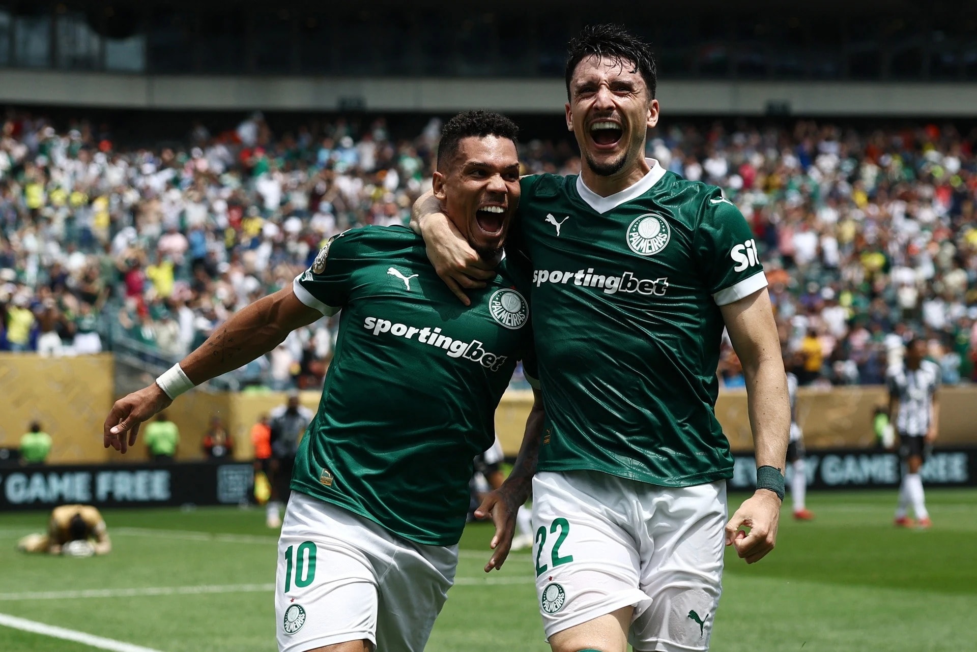 Paulinho định đoạt trận đấu ở vòng 18.