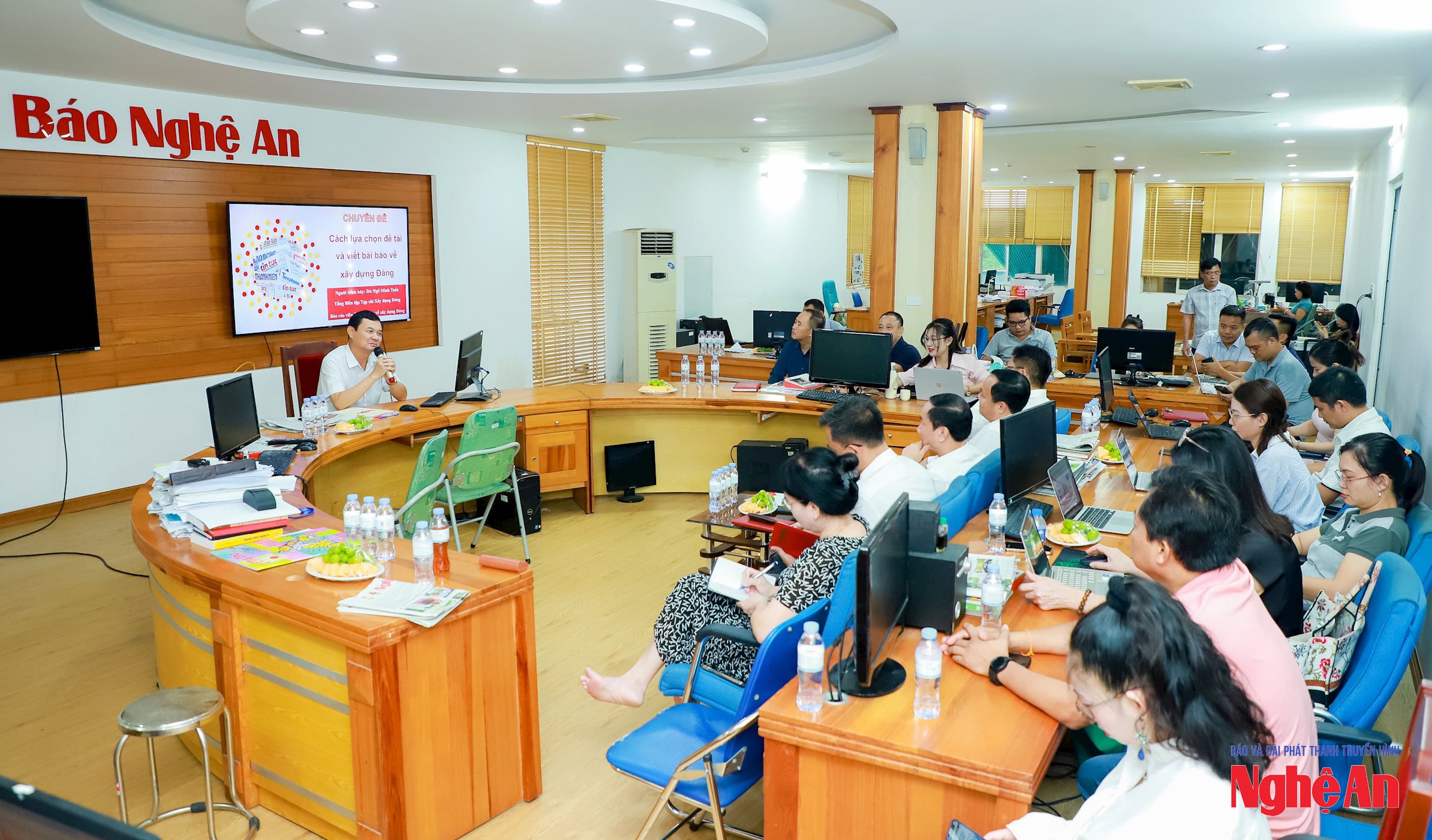 Báo Nghệ An thường xuyên tổ chức các cuộc tập huấn nghiệp vụ cho phóng viên, kỹ thuật viên. Ảnh tư liệu