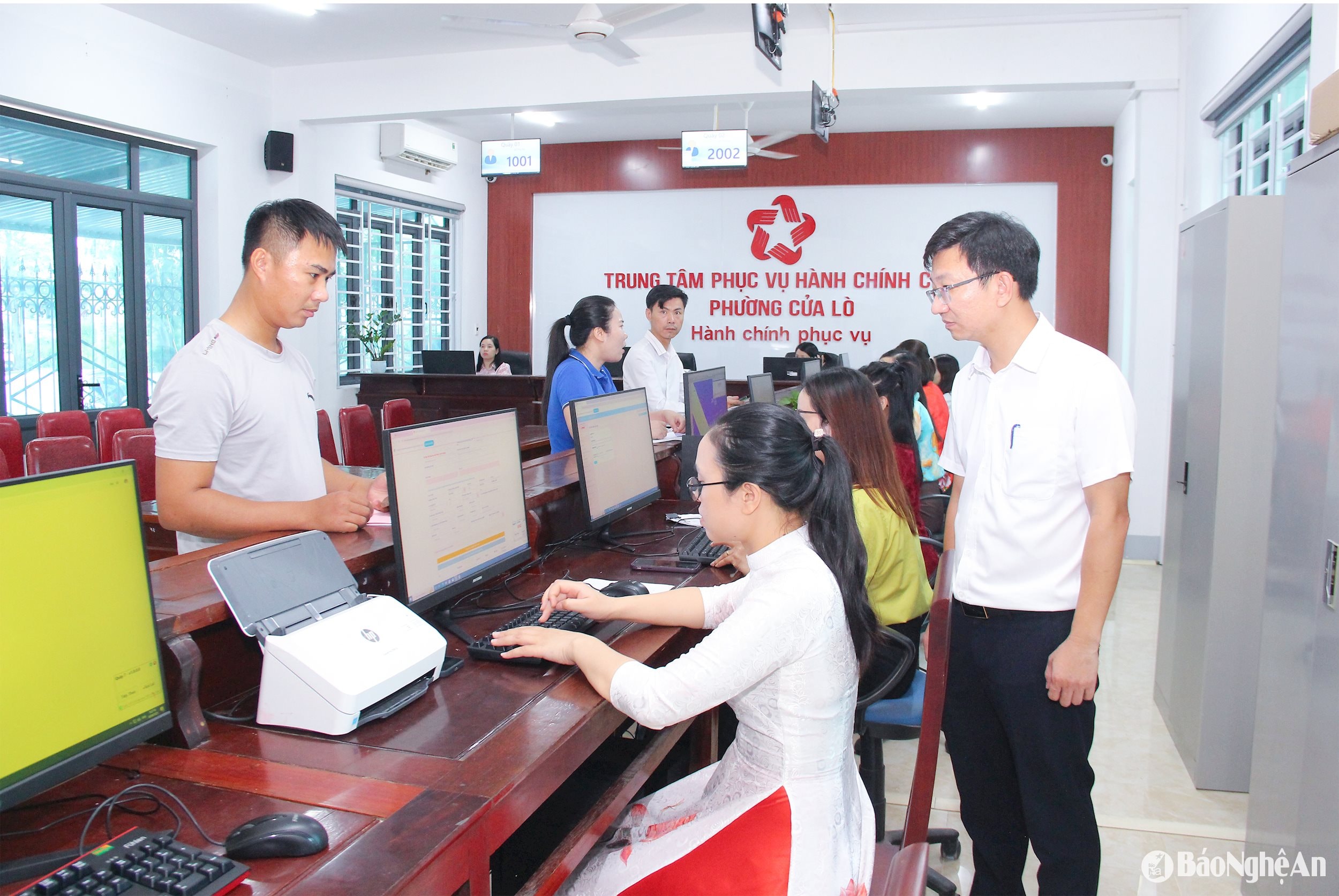  1Trung tâm Phục vụ hành chính công phường Cửa Lò tiến hành vận hành thử. Ảnh Mai Hoa