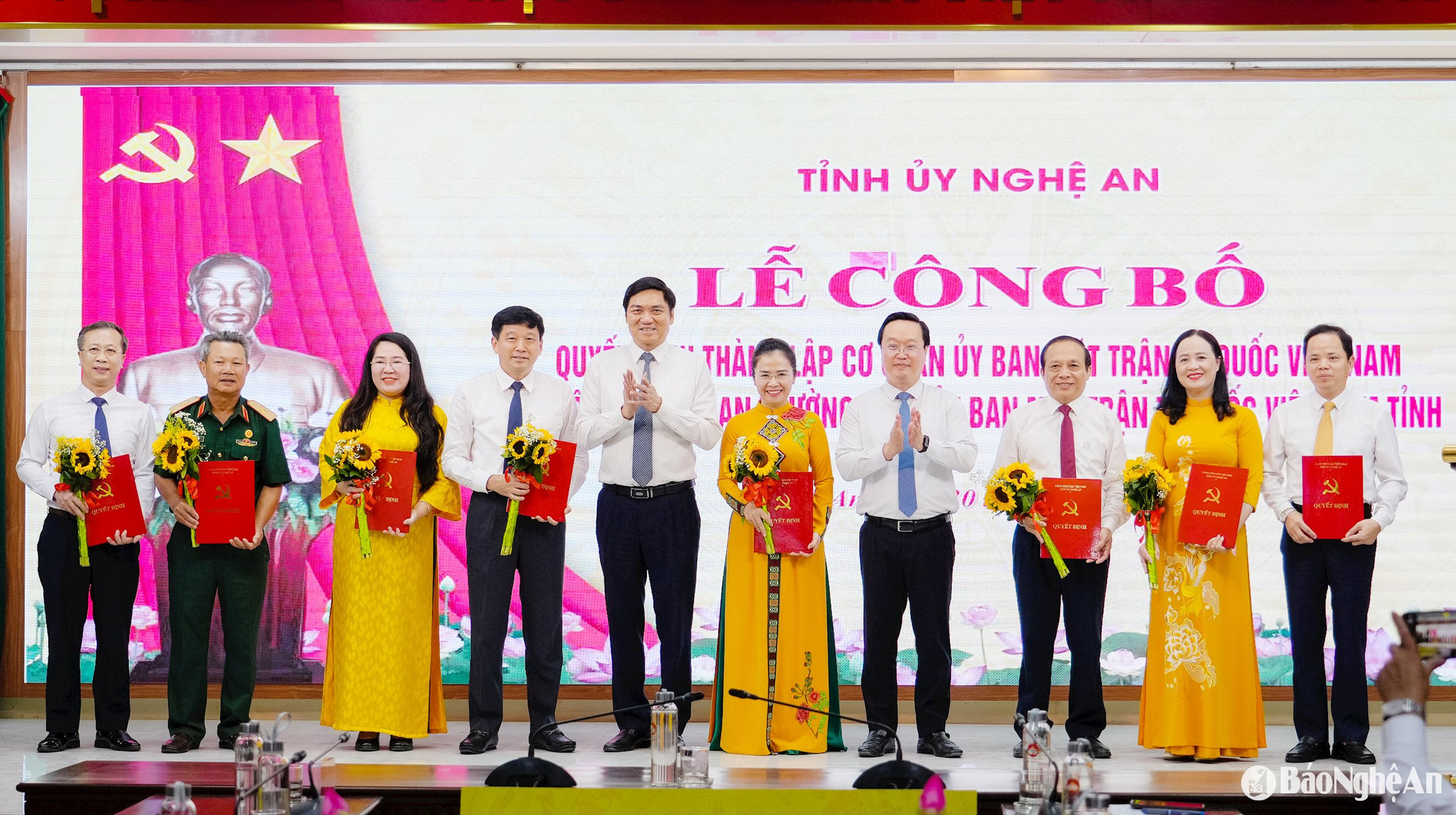 Công bố quyết định thành lập cơ quan Ủy ban MTTQ Việt Nam tỉnh và công nhận Ban Thường trực Ủy ban MTTQ Việt Nam tỉnh Nghệ An