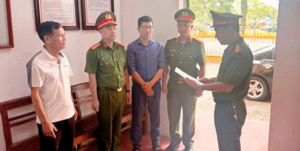 Khởi tố kế toàn trưởng chiếm đoạt tiền bảo hiểm y tế của học sinh -1