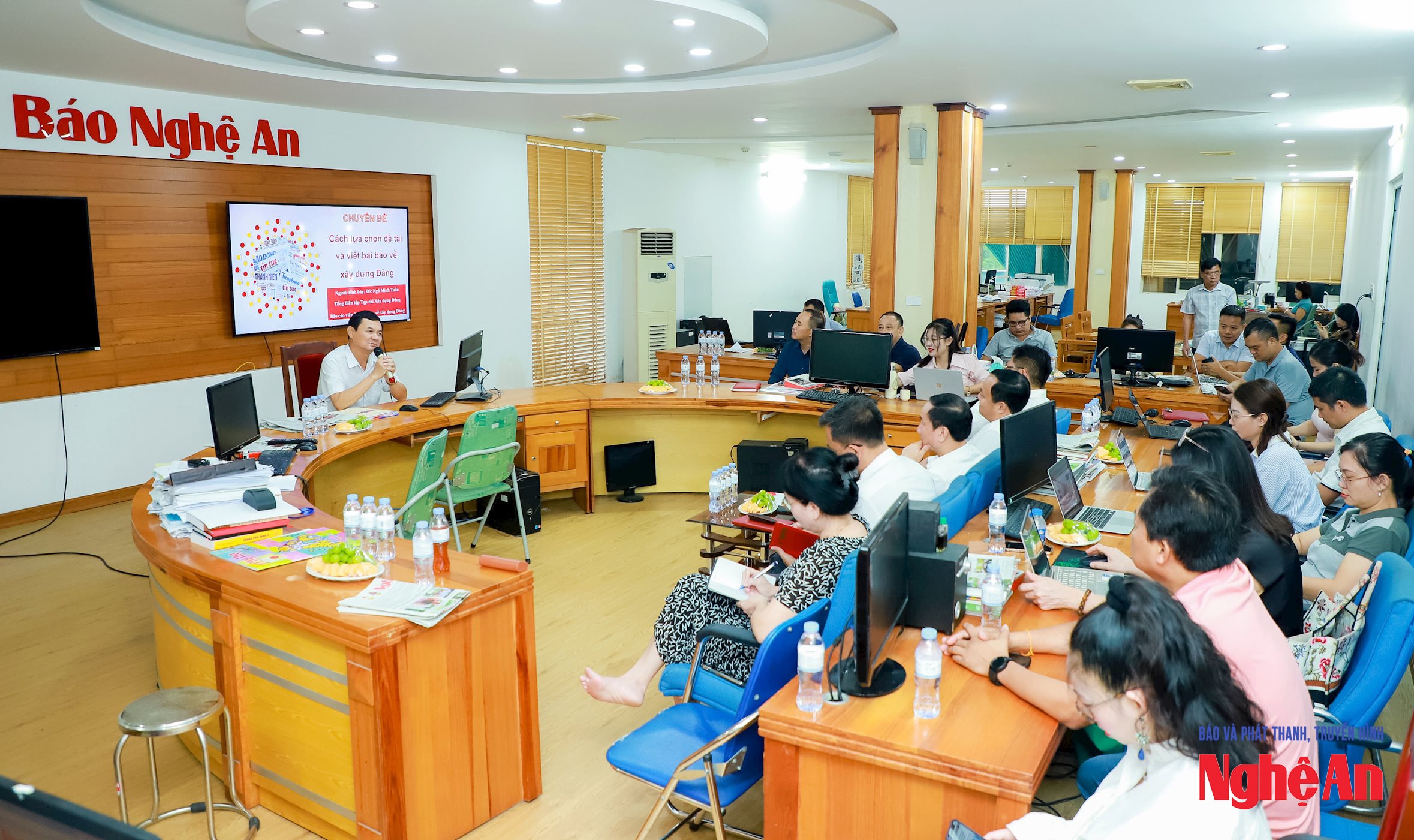 Báo Nghệ An thường xuyên tổ chức các cuộc tập huấn nghiệp vụ cho phóng viên, kỹ thuật viên. Ảnh tư liệu