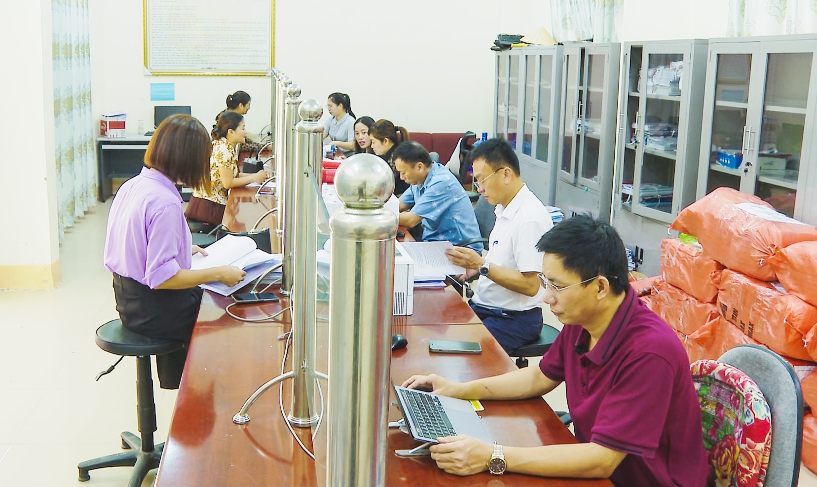 ảnh 1 Vận hành hiệu quả tại Trung tâm phục vụ hàng chính công xã Quế Phong