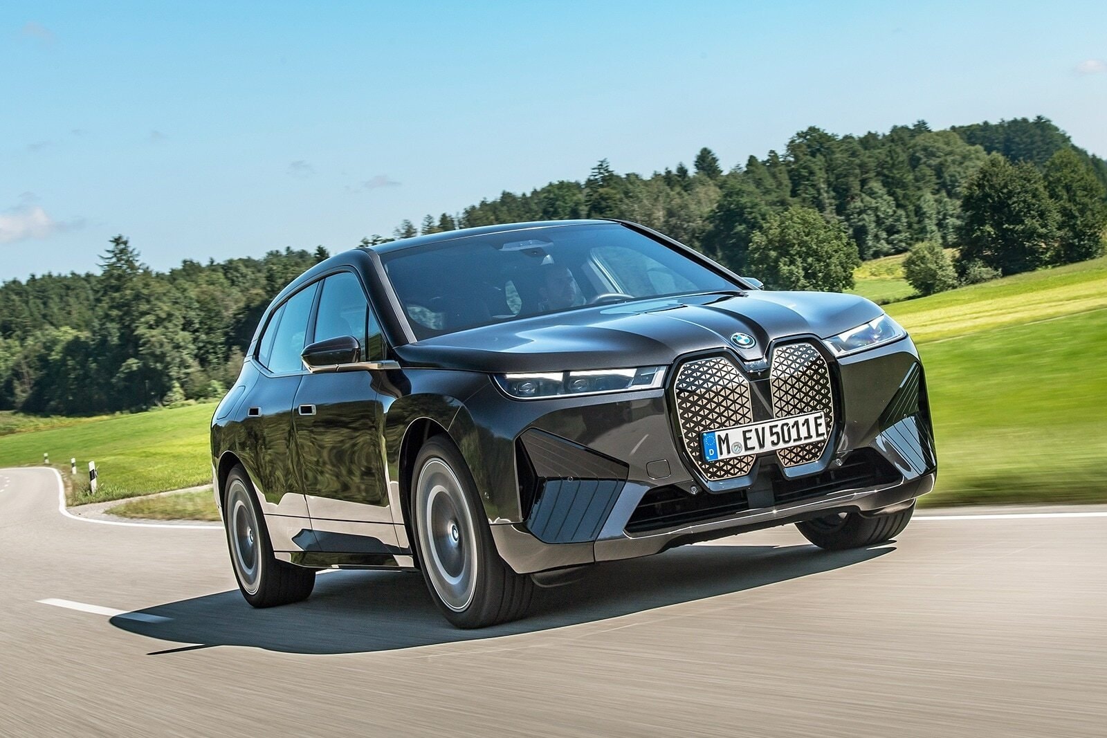 Mẫu BMW iX 2022 nằm trong diện phải triệu hồi. (Nguồn: edmunds)