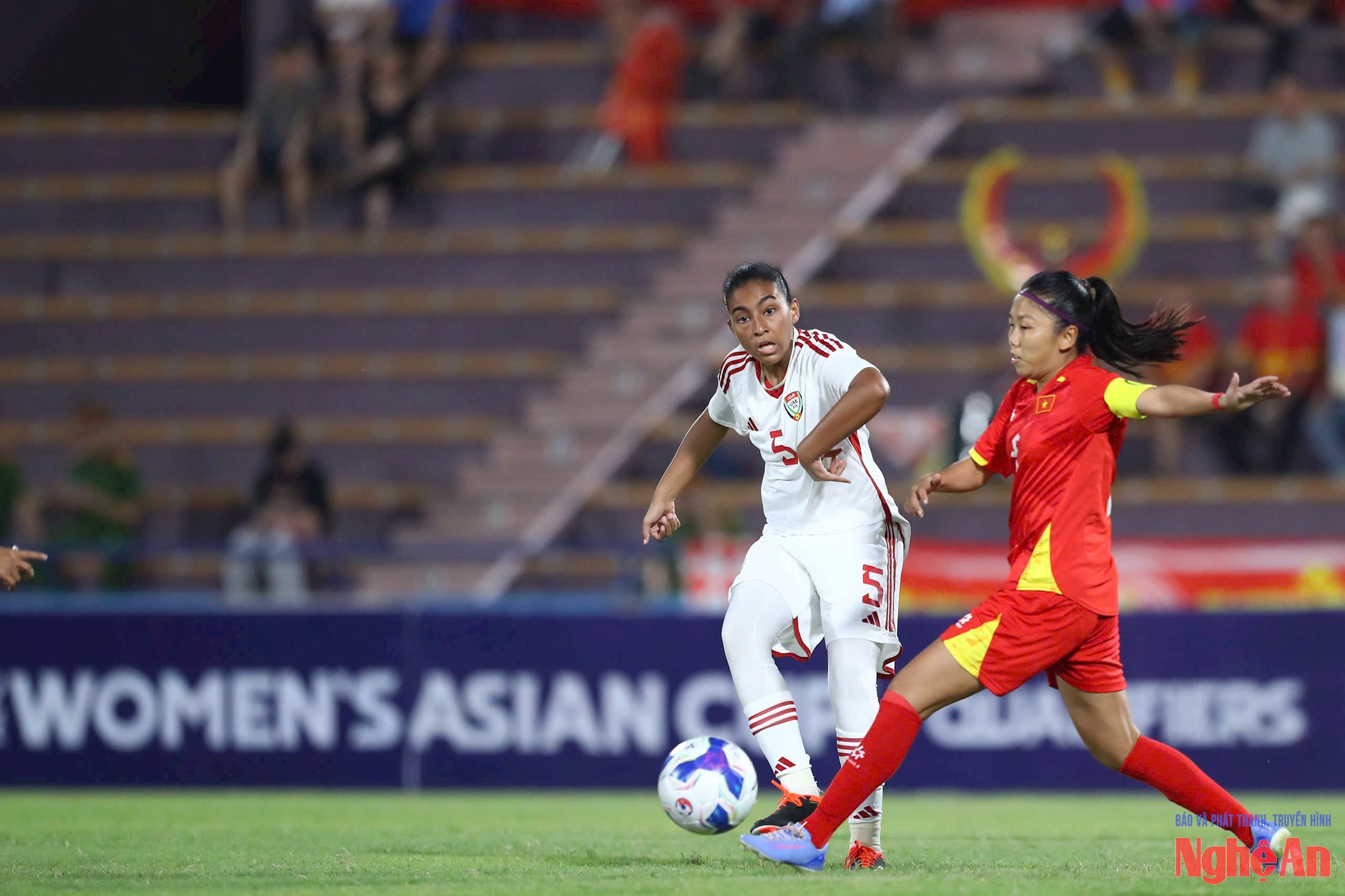 Phút 38, Thu Thảo có pha tạt bóng chính xác cho Nguyễn Thị Vạn đánh đầu nâng tỷ số lên 3-0, khép lại hiệp 1 đầy ấn tượng.