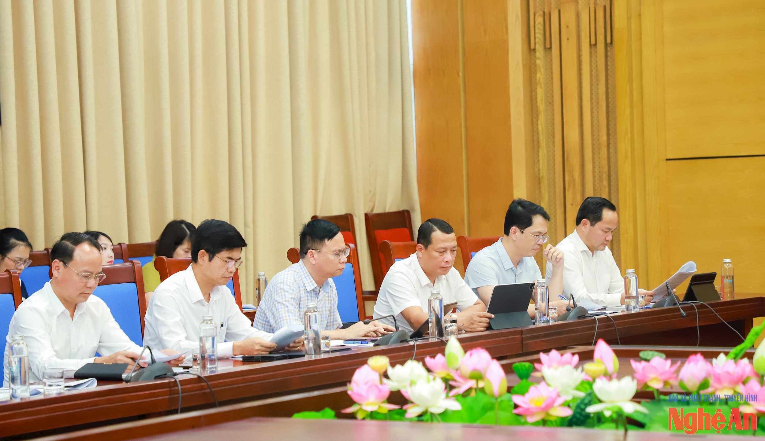 Lãnh đạo các sở, ngành dự giao ban. Ảnh: Thành Duy
