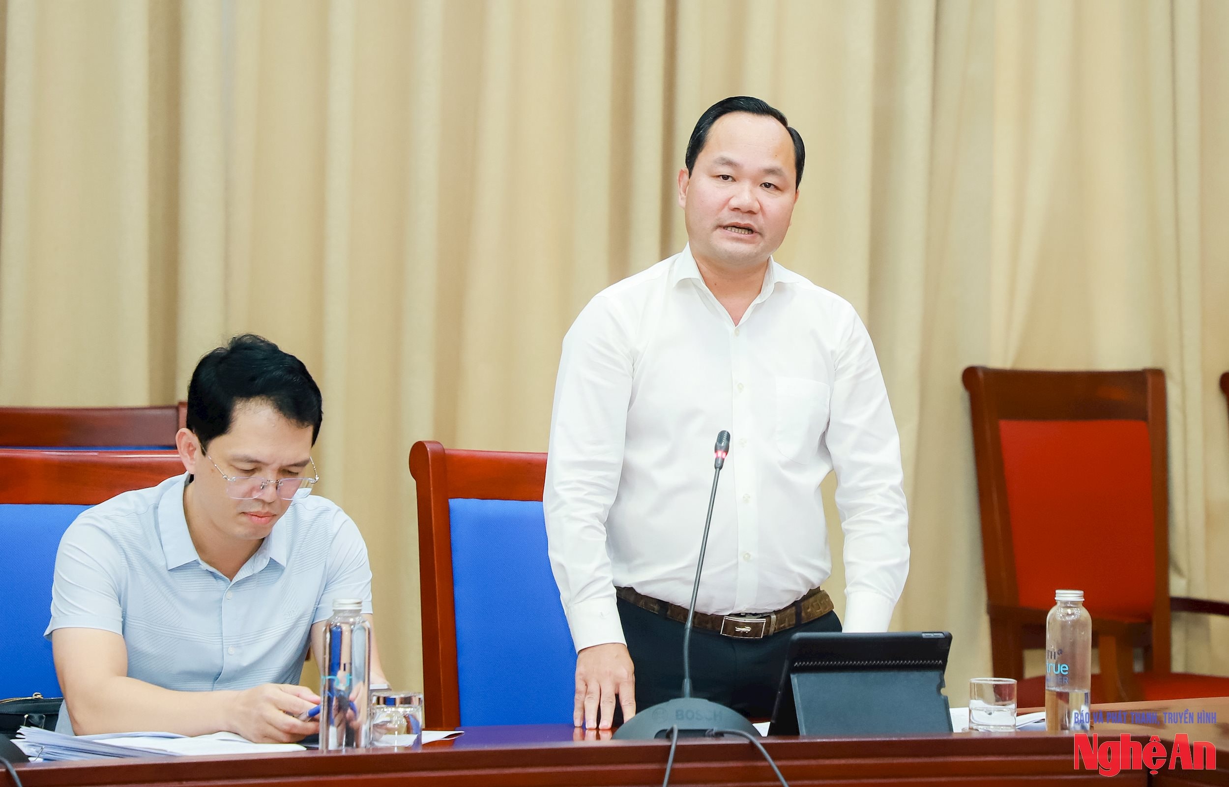 Đồng chí Hoàng Quốc Việt - Ủy viên Ban Chấp hành Đảng bộ tỉnh, Giám đốc Sở Nông nghiệp và Môi trường phát biểu tại cuộc làm việc. Ảnh: Thành Duy