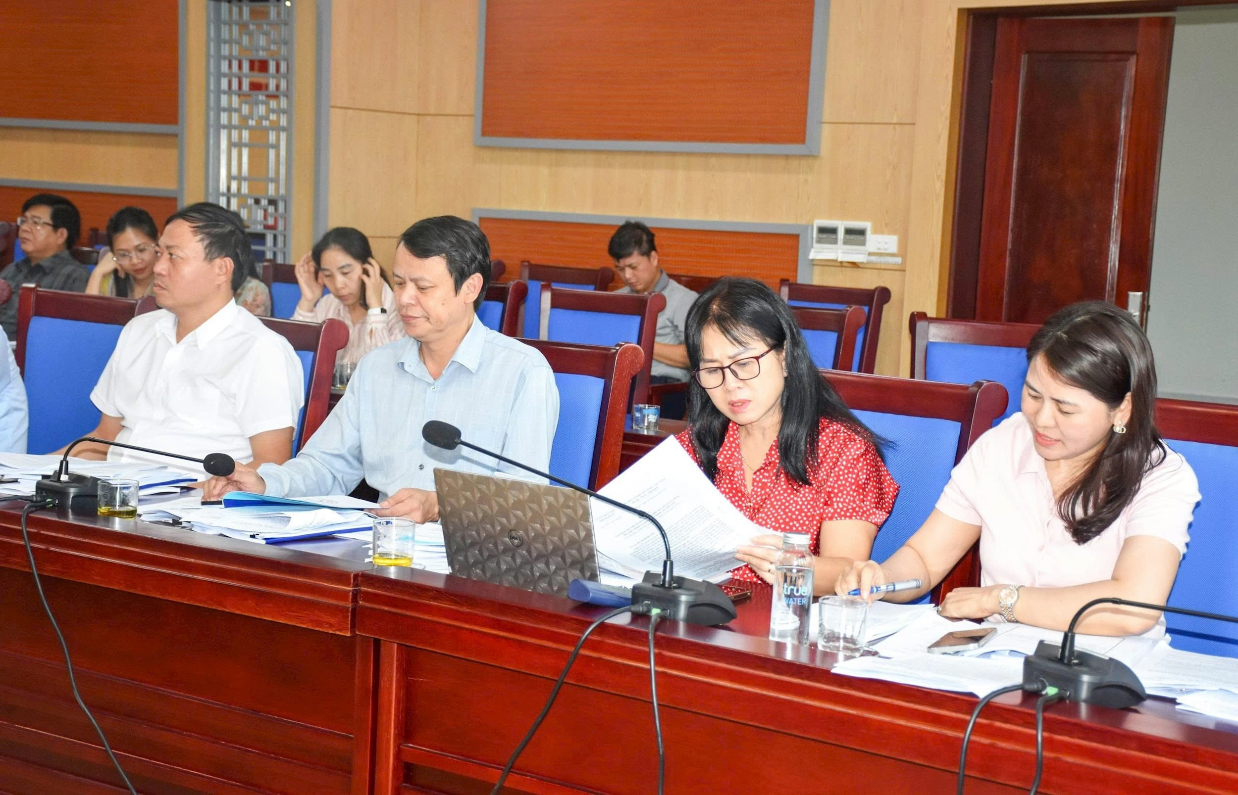 đại biểu 1