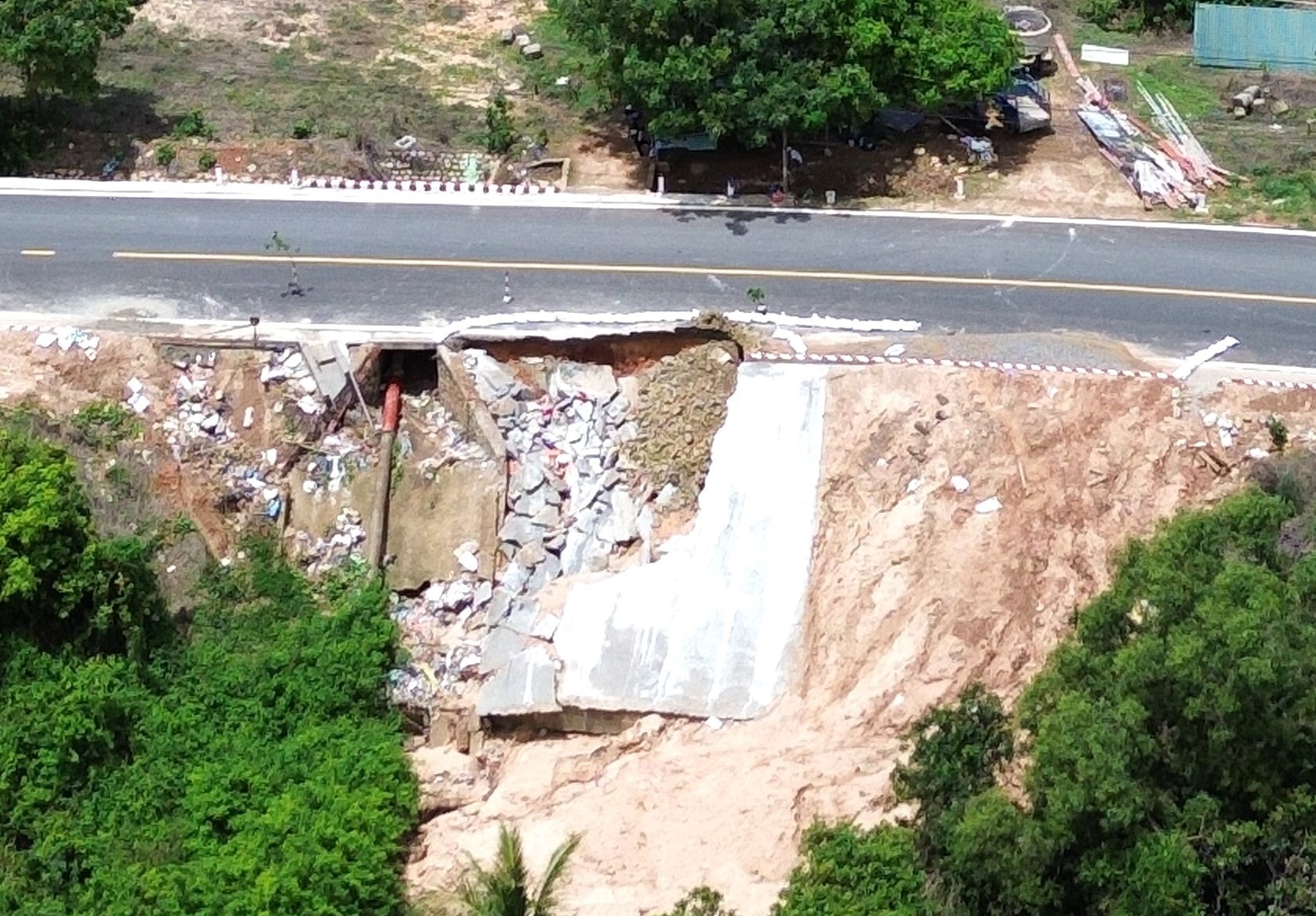 Nghệ An cảnh báo khẩn nguy cơ lũ quét và sạt lở đất trong 6 giờ tới