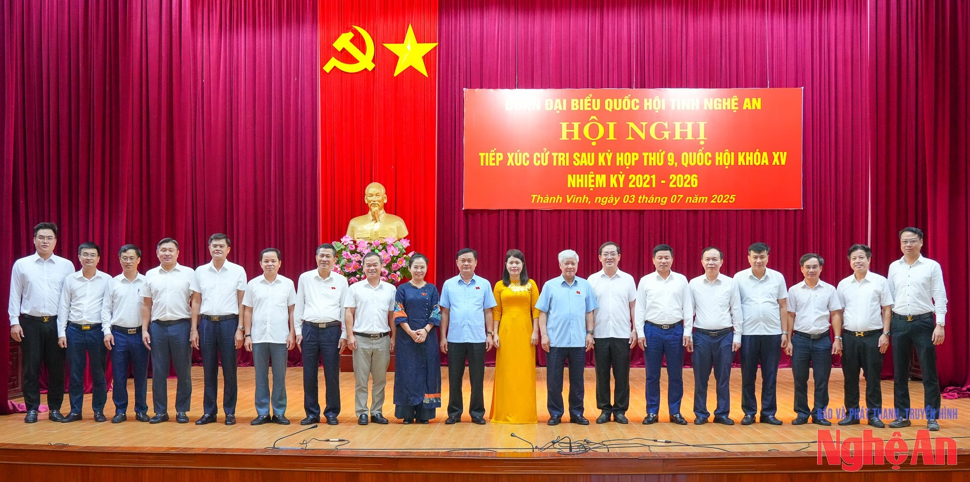 Tiếp xúc cử tri-20