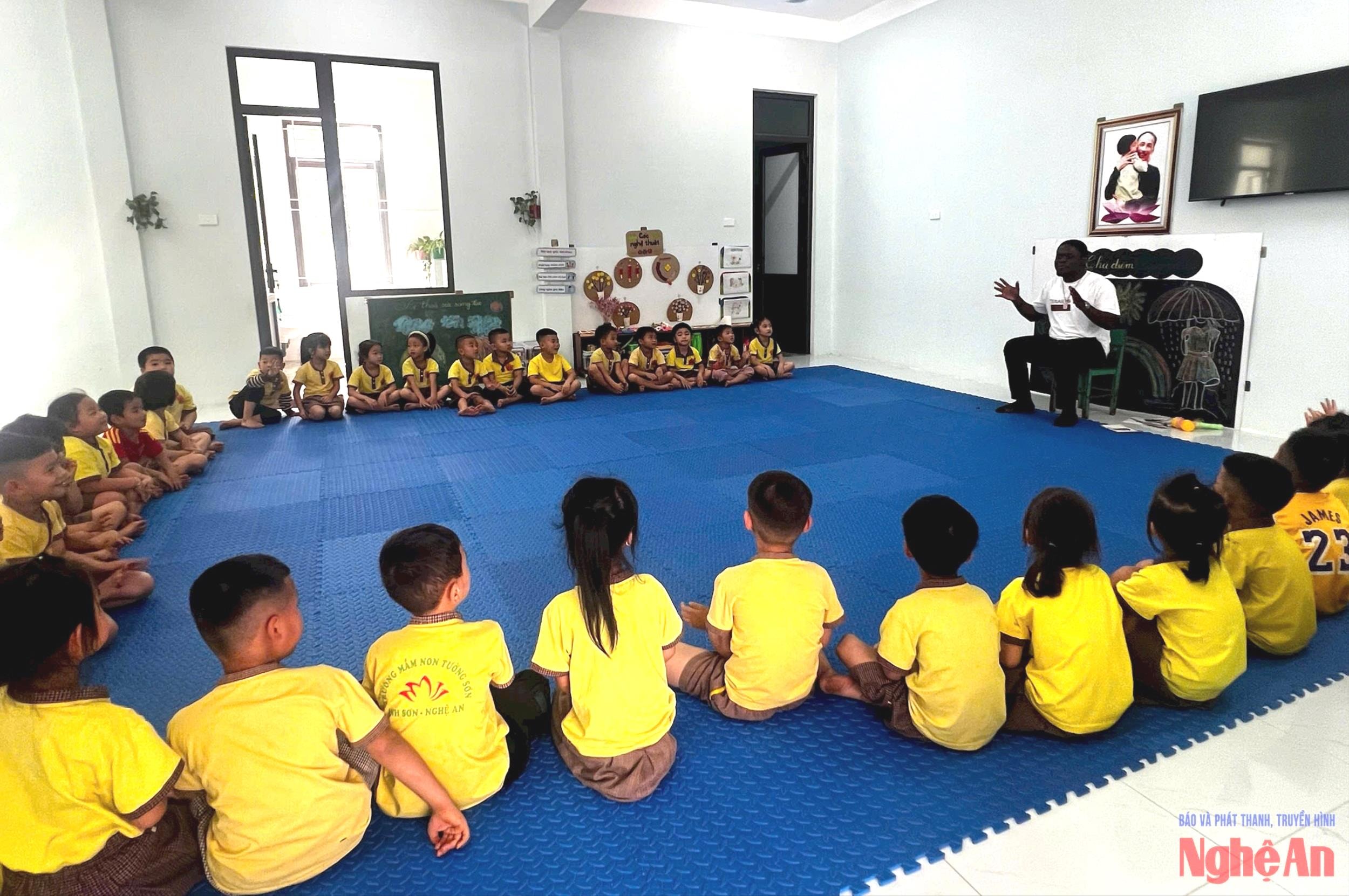 bna_hoc-sinh-truong-mam-non-tuong-son-lam-quen-voi-chuong-trinh-tieng-anh-tang-cuong.jpg