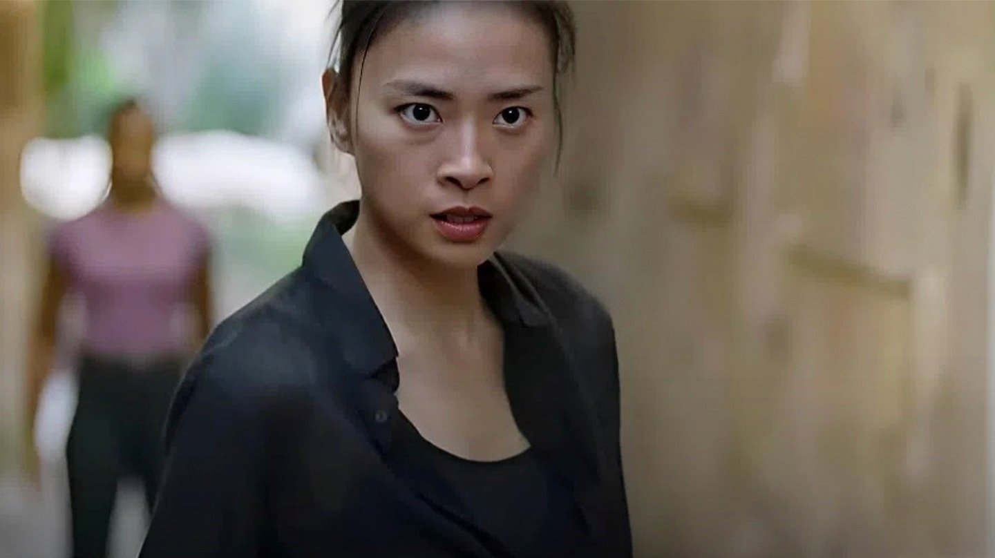 Nữ diễn viên còn được khen ngợi với màn đánh võ mãn nhãn.