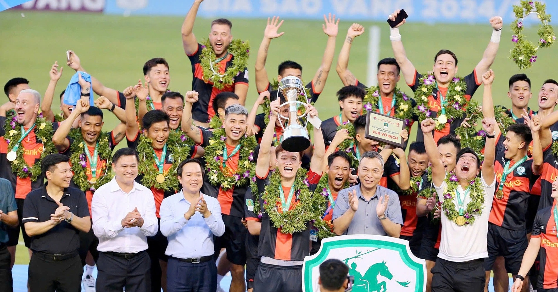 clb-ninh-binh-co-tro-thanh-the-luc-moi-o-v-league-1652.jpg