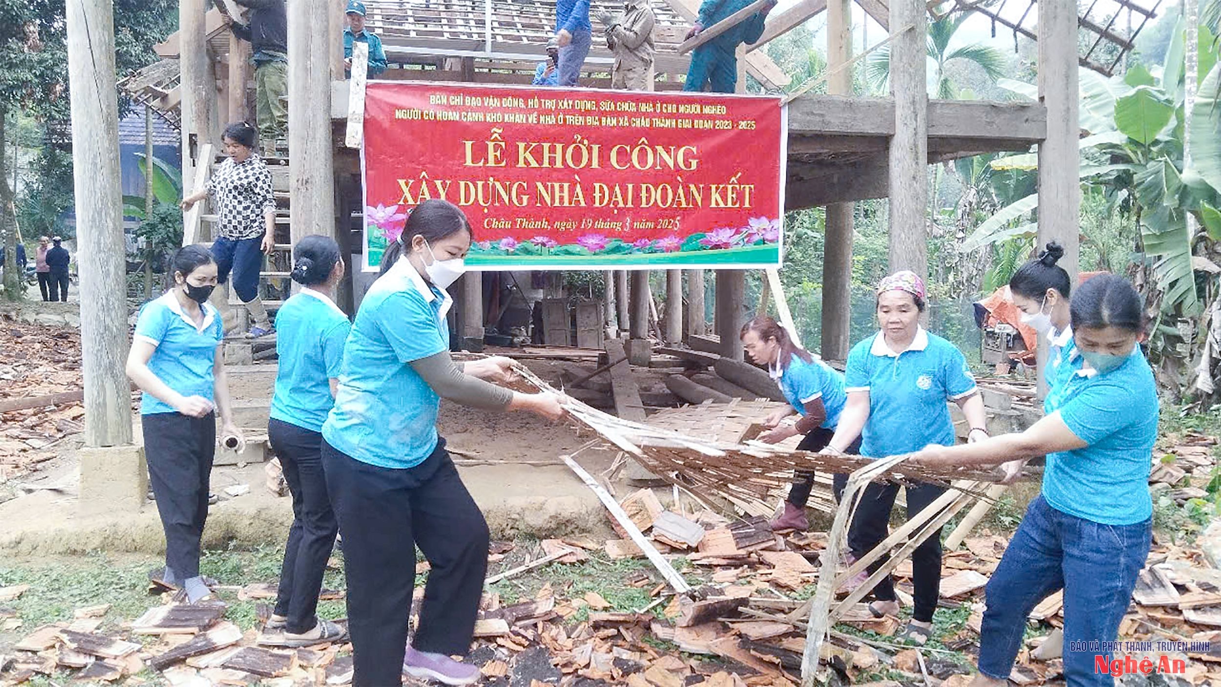 Xã Châu Thành (huyện Quỳ Hợp cũ), nay là xã Châu Hồng hỗ trợ ngày công