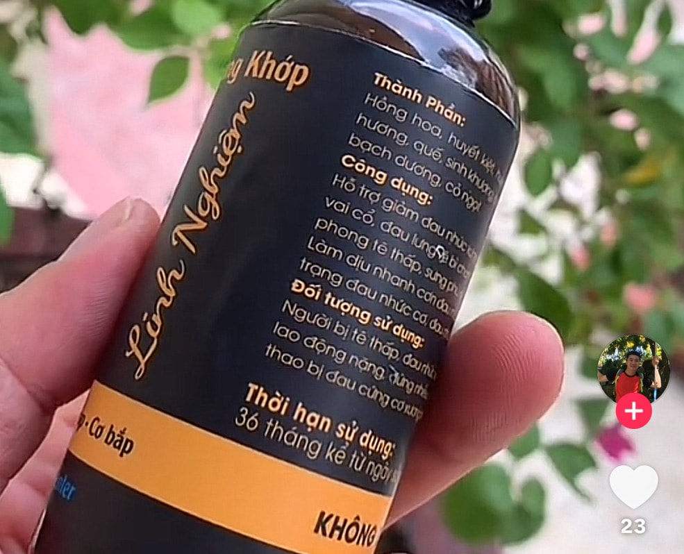 Một thảo dược chữa khớp không có nguồn gốc bán trên mạng. Ảnh: Văn Trường