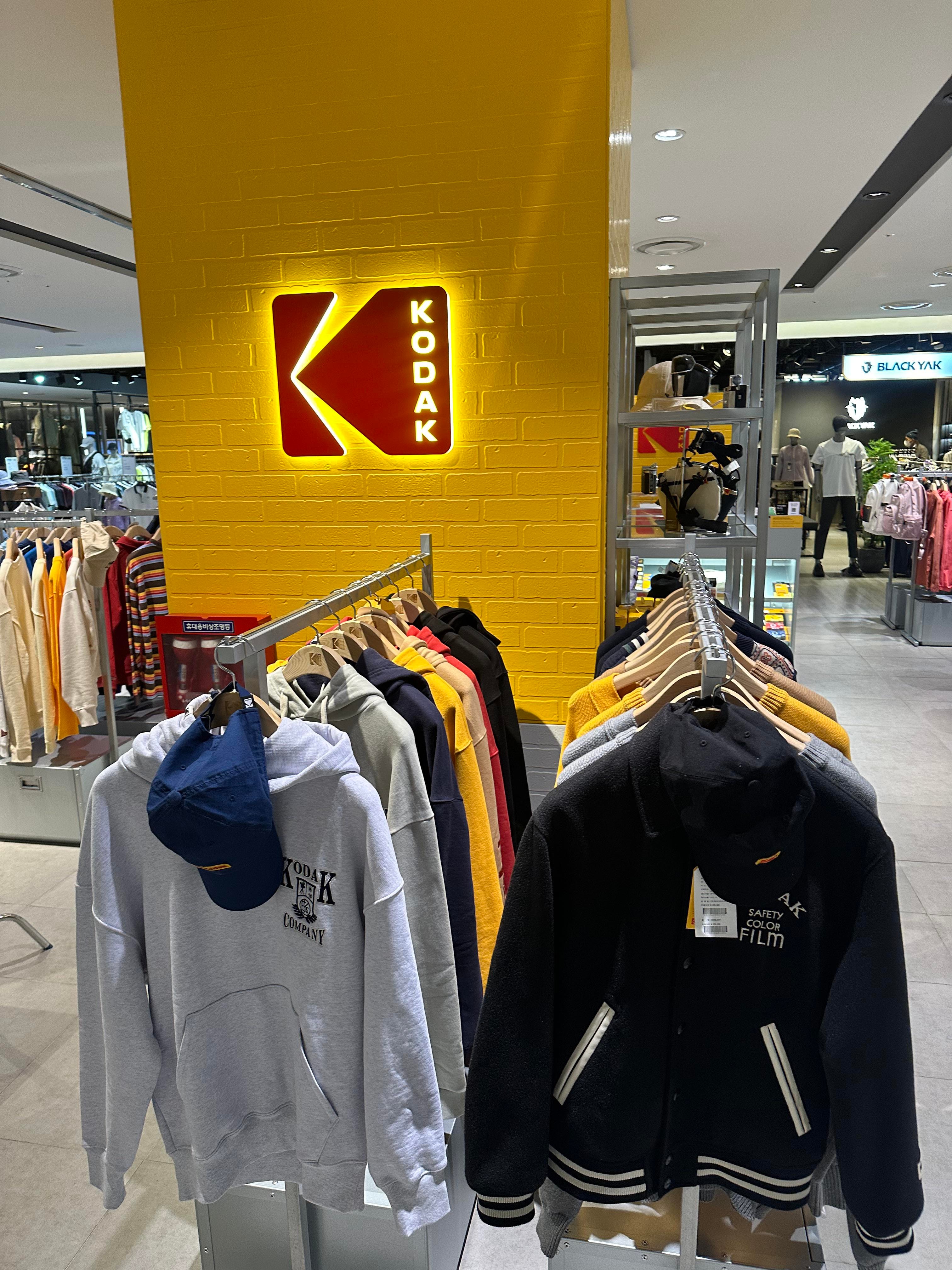 Kodak là một thương hiệu thời trang đang hot ở Hàn Quốc. : r/mildlyinteresting