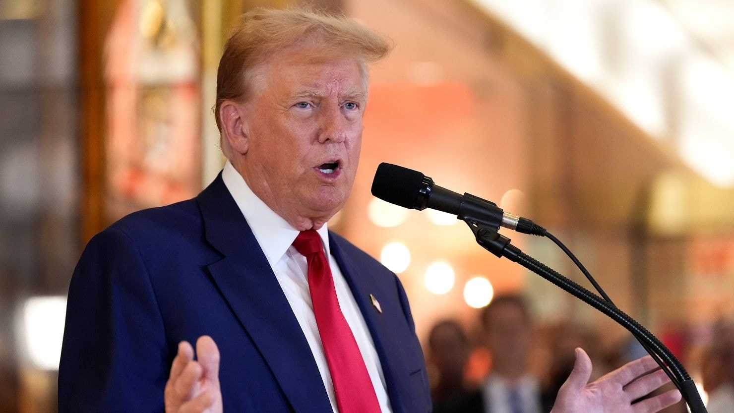 12 quốc gia sẽ nhận thư áp thuế từ ông Trump vào thứ 2