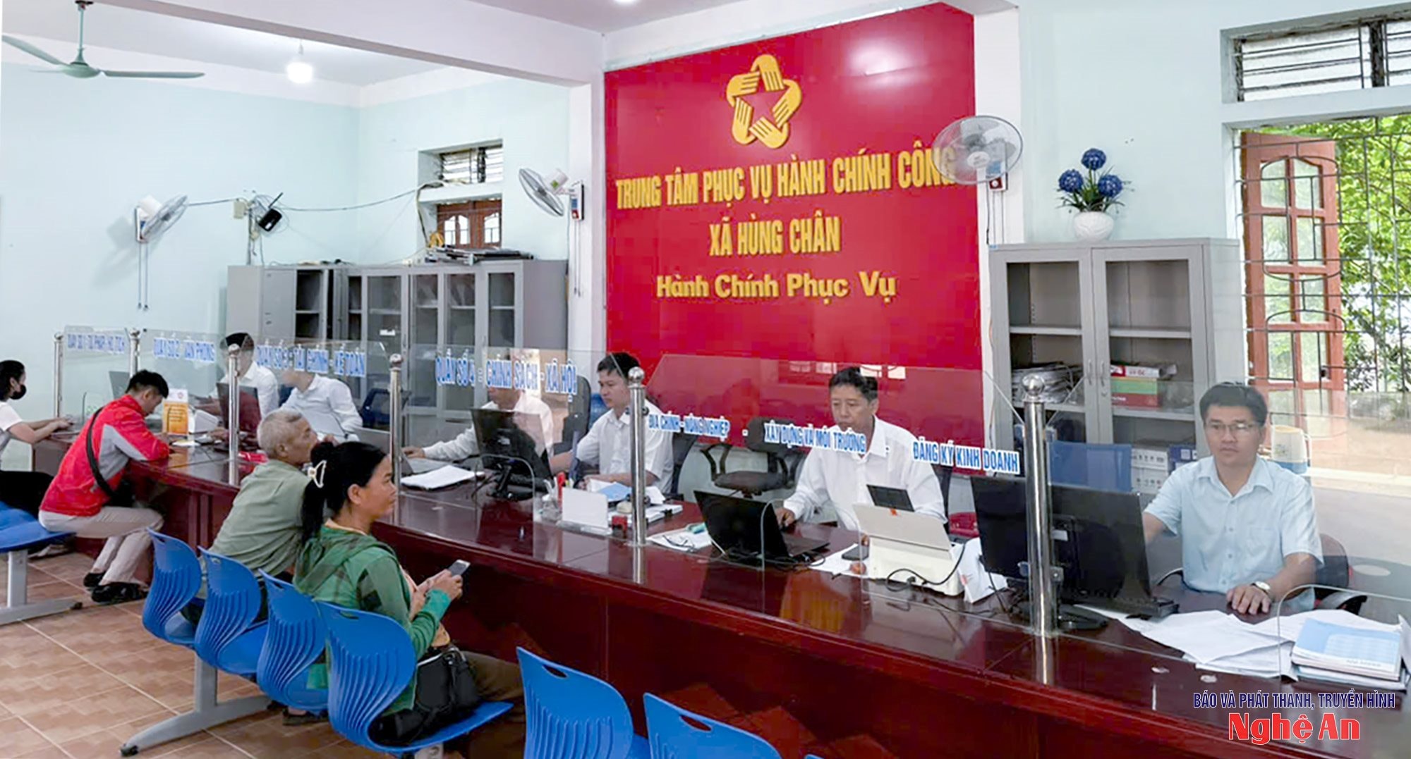 Trung tâm Phục vụ hành chính công xã Hùng Chân..