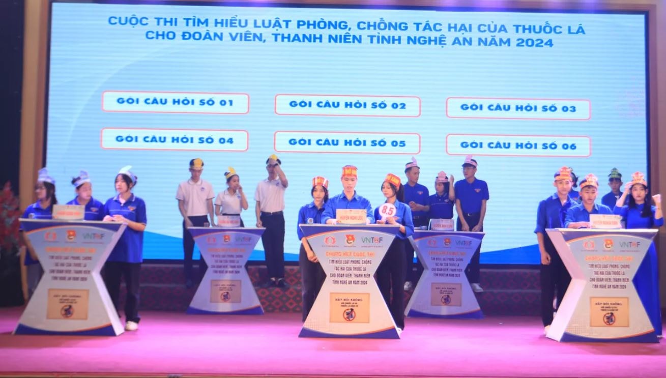 Học sinh Nghệ An tham gia cuộc thi tìm hiểu luật phòng chống tác hại của thuốc lá 2. Ảnh - Mỹ Hà