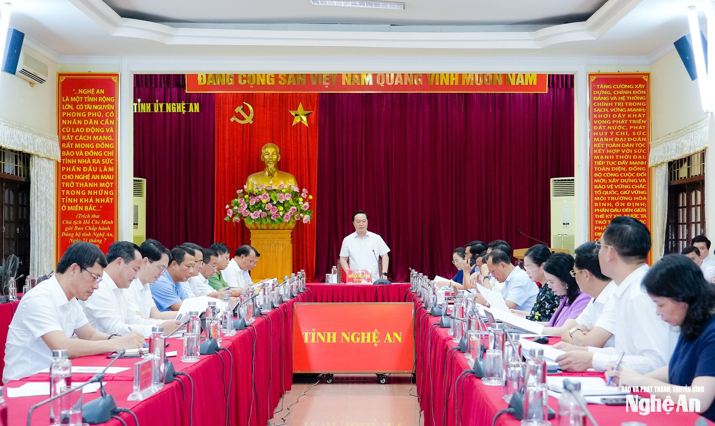 Đồng chí Nguyễn Đức Trung - Bí thư Tỉnh ủy, Trưởng Ban Chỉ đạo chủ trì phiên họp thứ 2 của Ban Chỉ đạo về phát triển khoa học, công nghệ, đổi mới sáng tạo, chuyển đổi số, cải cách hành chính và Đề án 06 tỉnh. Ảnh: Phạm Bằng