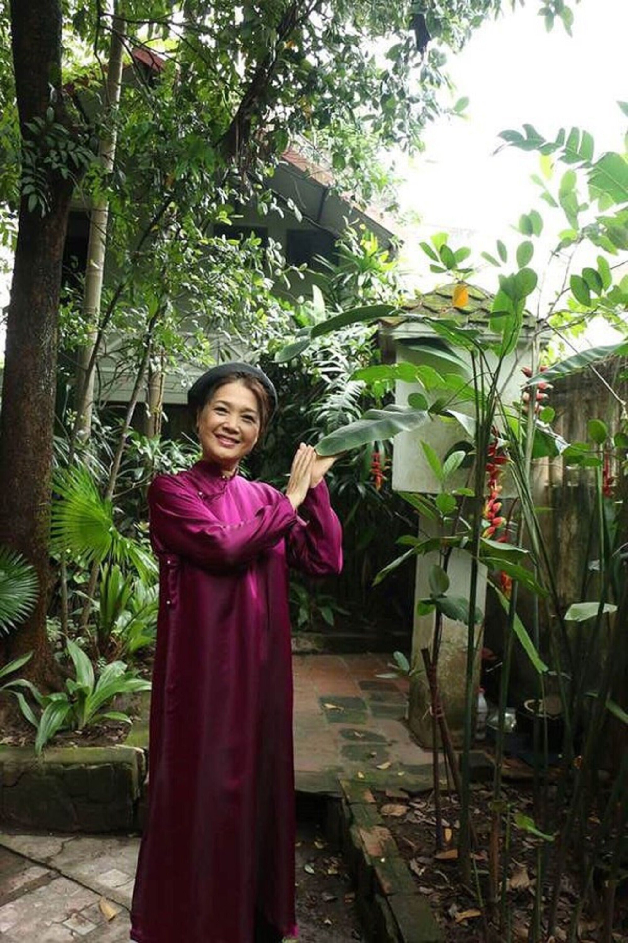 Sau những lận đận trong chuyện tình duyên, nữ nghệ sĩ tìm thấy hạnh phúc ở tuổi xế chiều.