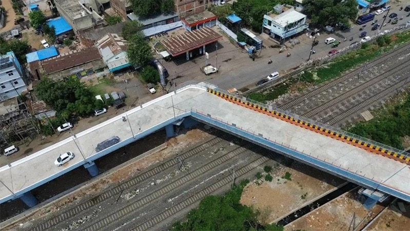 Đình chỉ công tác 7 kỹ sư vì xây cầu vượt có khúc cua 90 độ - ảnh 2