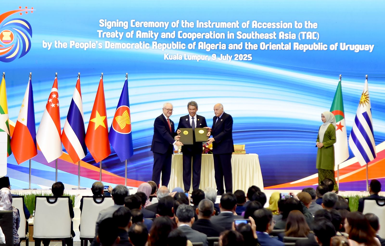 ASEAN tiếp tục là ngọn hải đăng hòa bình giữa bối cảnh đầy biến động- Ảnh 1. ASEAN tiếp tục là ngọn hải đăng hòa bình giữa bối cảnh đầy biến động- Ảnh 1.