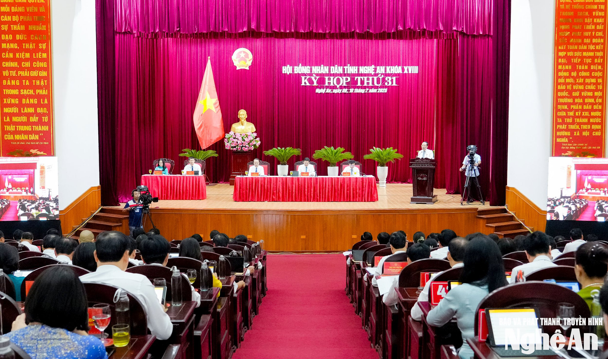 HĐND tỉnh Nghệ An chất vấn về thực trạng và giải pháp chống hàng giả, hàng kém chất lượng và thực phẩm bẩn