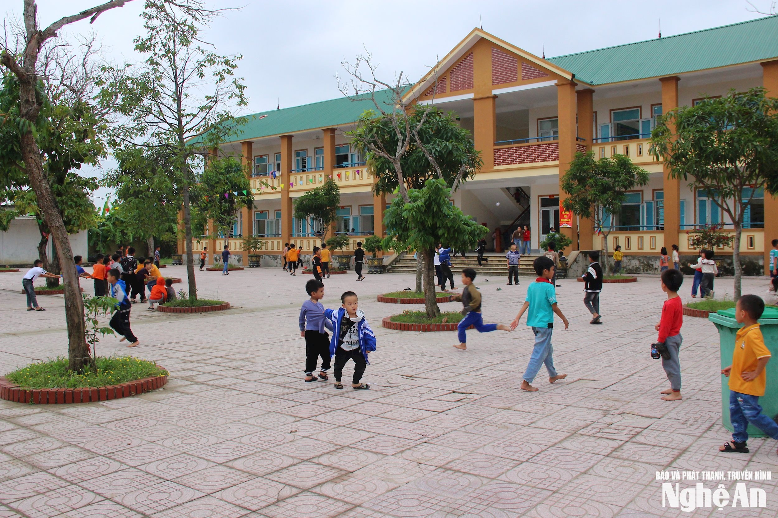 Trường tiểu học Hưng Trung, huyện Hưng Nguyên