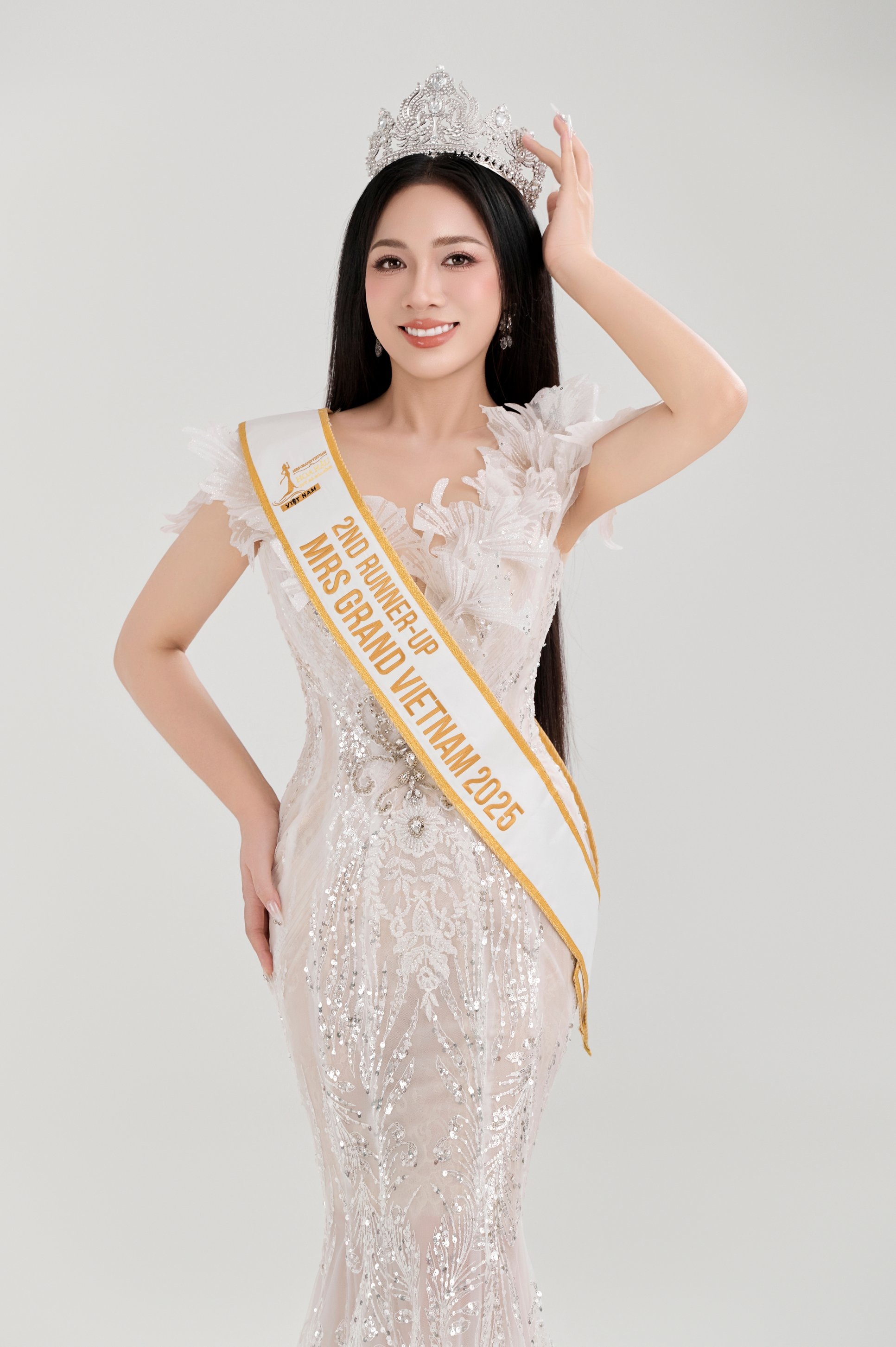 Cô sở hữu học vấn đáng nể và hiện đang là Phó tổng giám đốc một công ty thép lớn.
