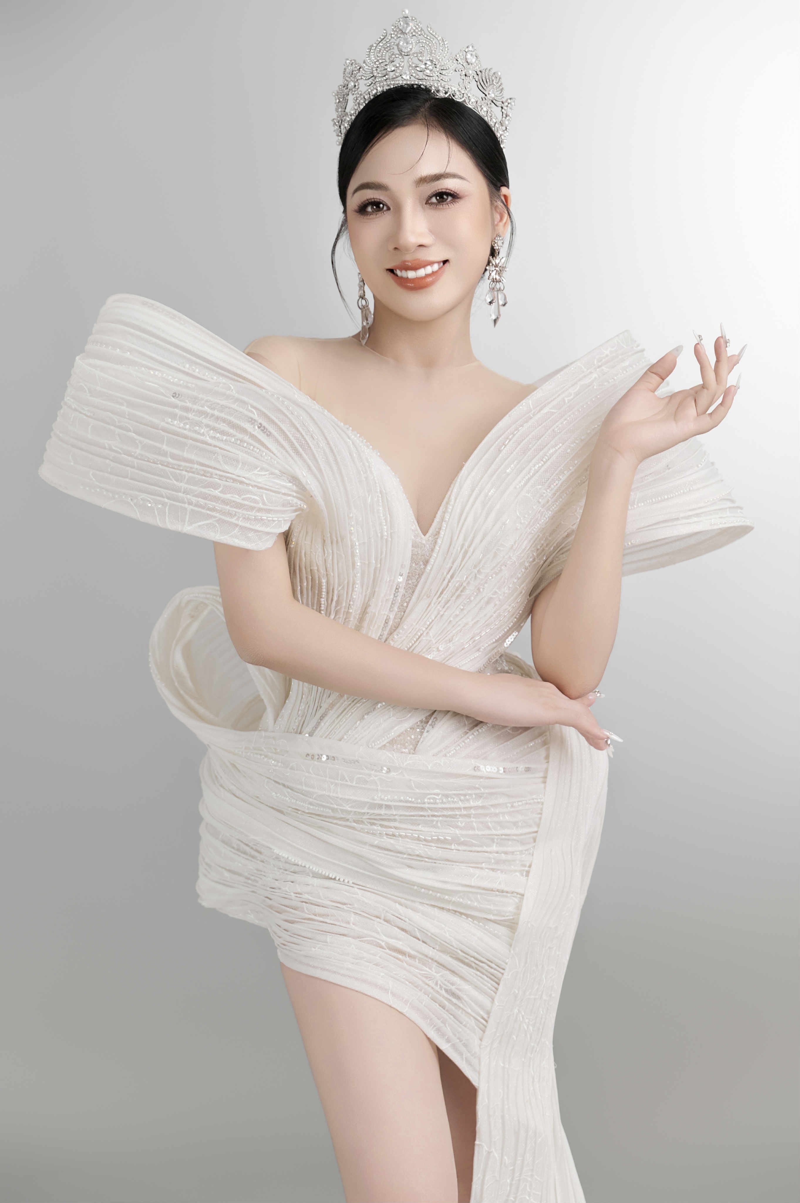 Người đẹp Tô Thị Lý đăng quang ngôi vị Á hậu 2 Mrs Grand Vietnam.