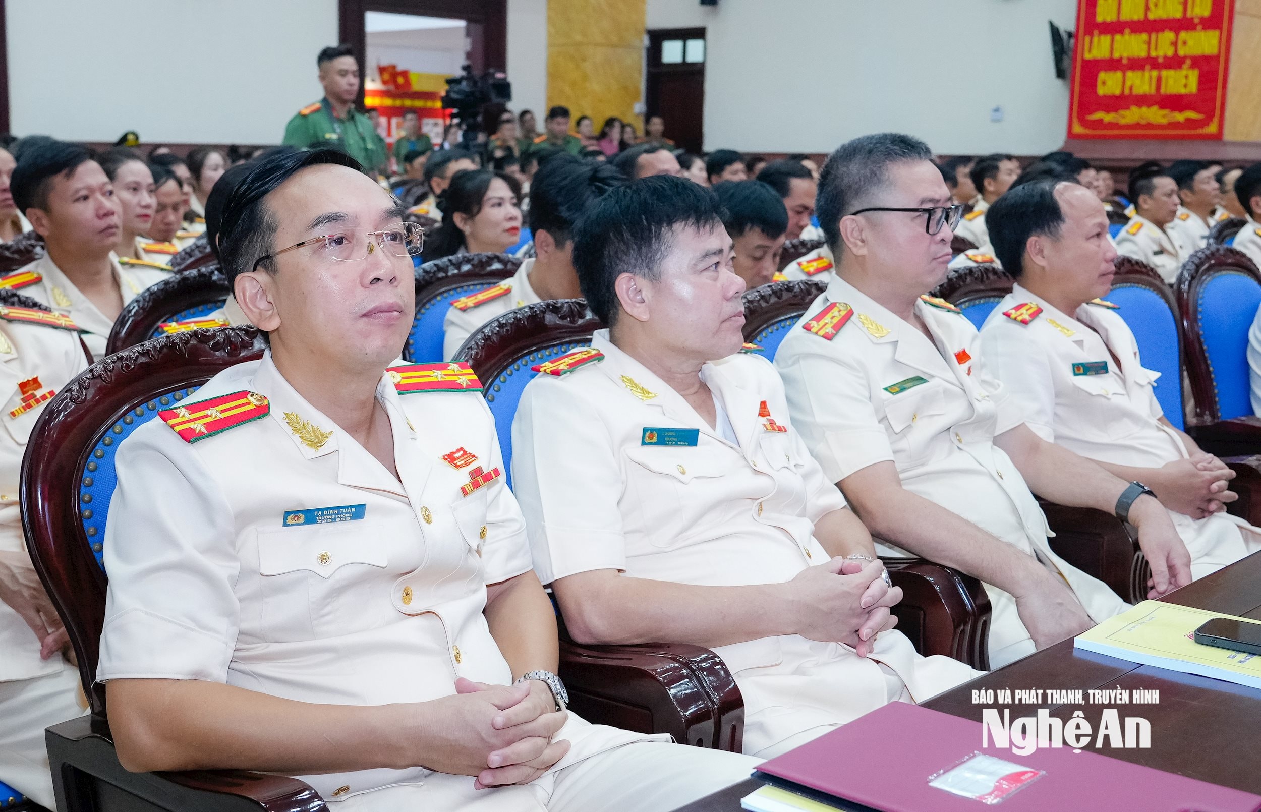 Các đại biểu tham dự Đại hội đại biểu Đảng bộ Công an tỉnh Nghệ An lần thứ XV, nhiệm kỳ 2025-2030. Ảnh: Phạm Bằng