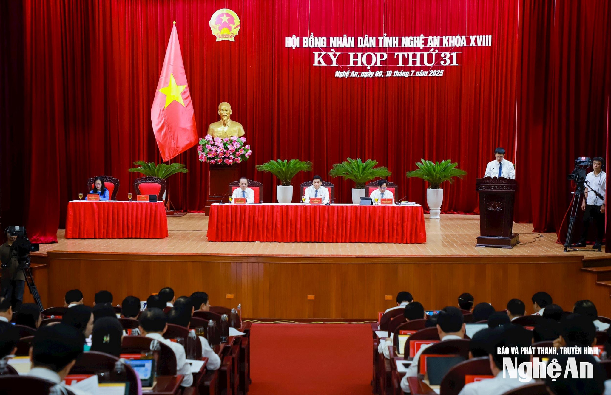 Hội đồng Nhân dân tỉnh Nghệ An thông qua 11 nhóm nhiệm vụ, giải pháp phát triển kinh tế - xã hội 6 tháng cuối năm 2025