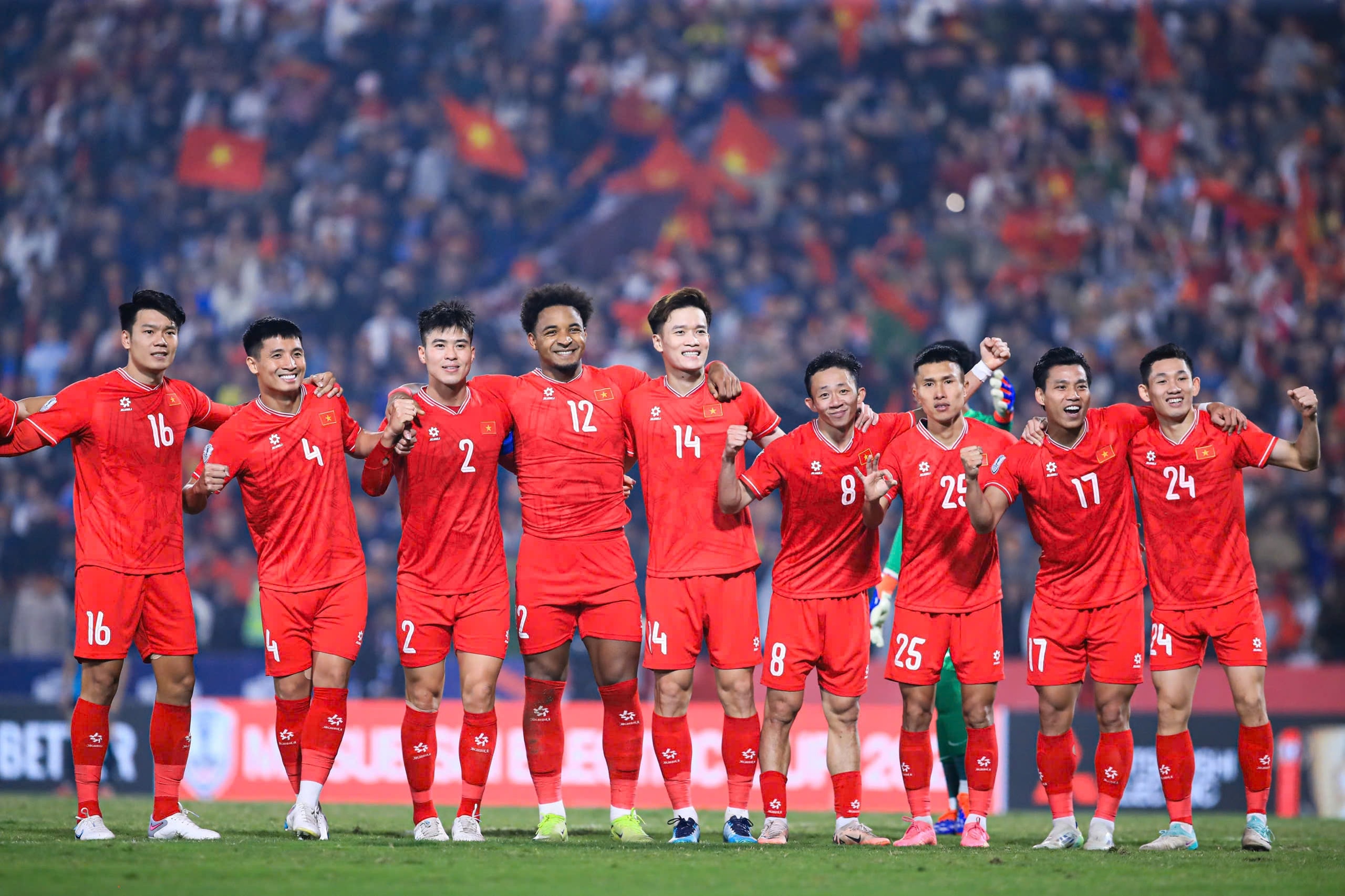 Tuyển Việt Nam tụt hạng trên BXH FIFA, ngày càng xa top 100