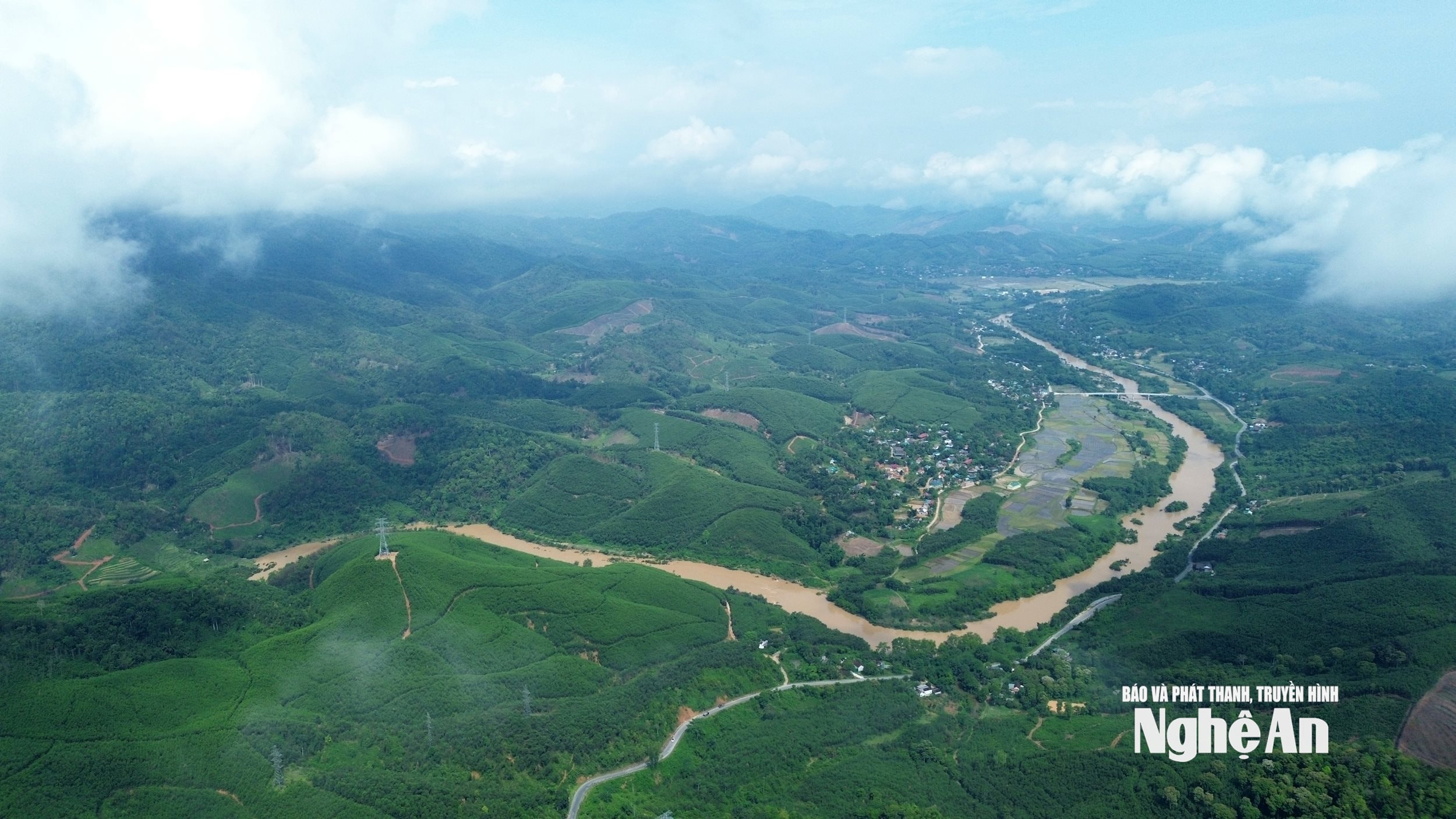 Theo Địa chí huyện Quỳ Châu, 