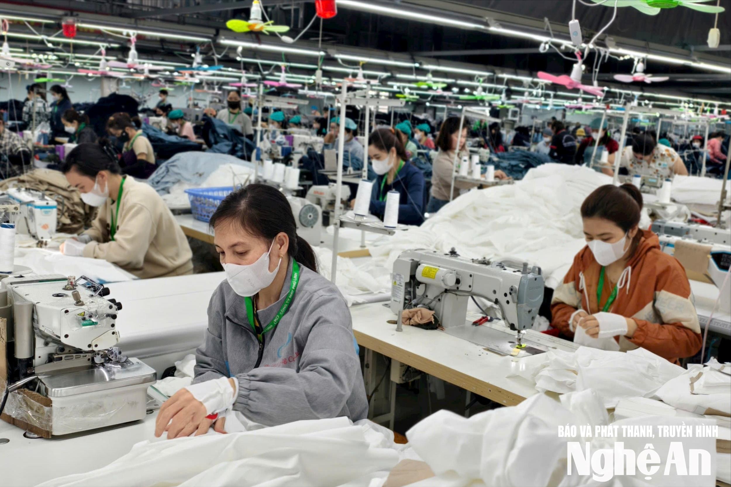 bna_cong-nhan-lao-dong-nganh-may-anh-diep-thanh00003-c55e018d3149237df0f9a1a002f1bba3.jpg