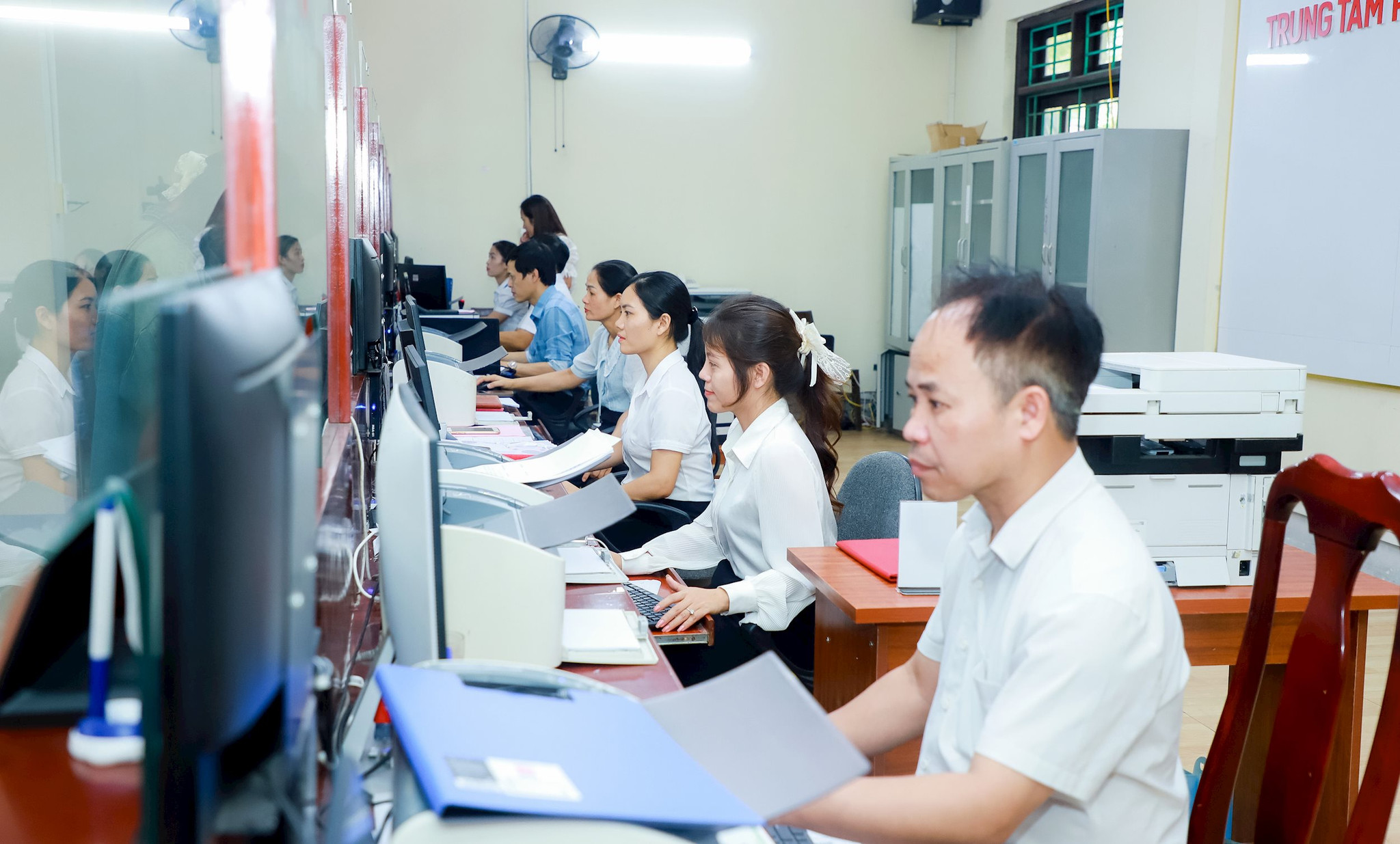 Hai tuần nhìn lại vận hành chính quyền địa phương 2 cấp: Đổi mới, chuyển mình mạnh mẽ