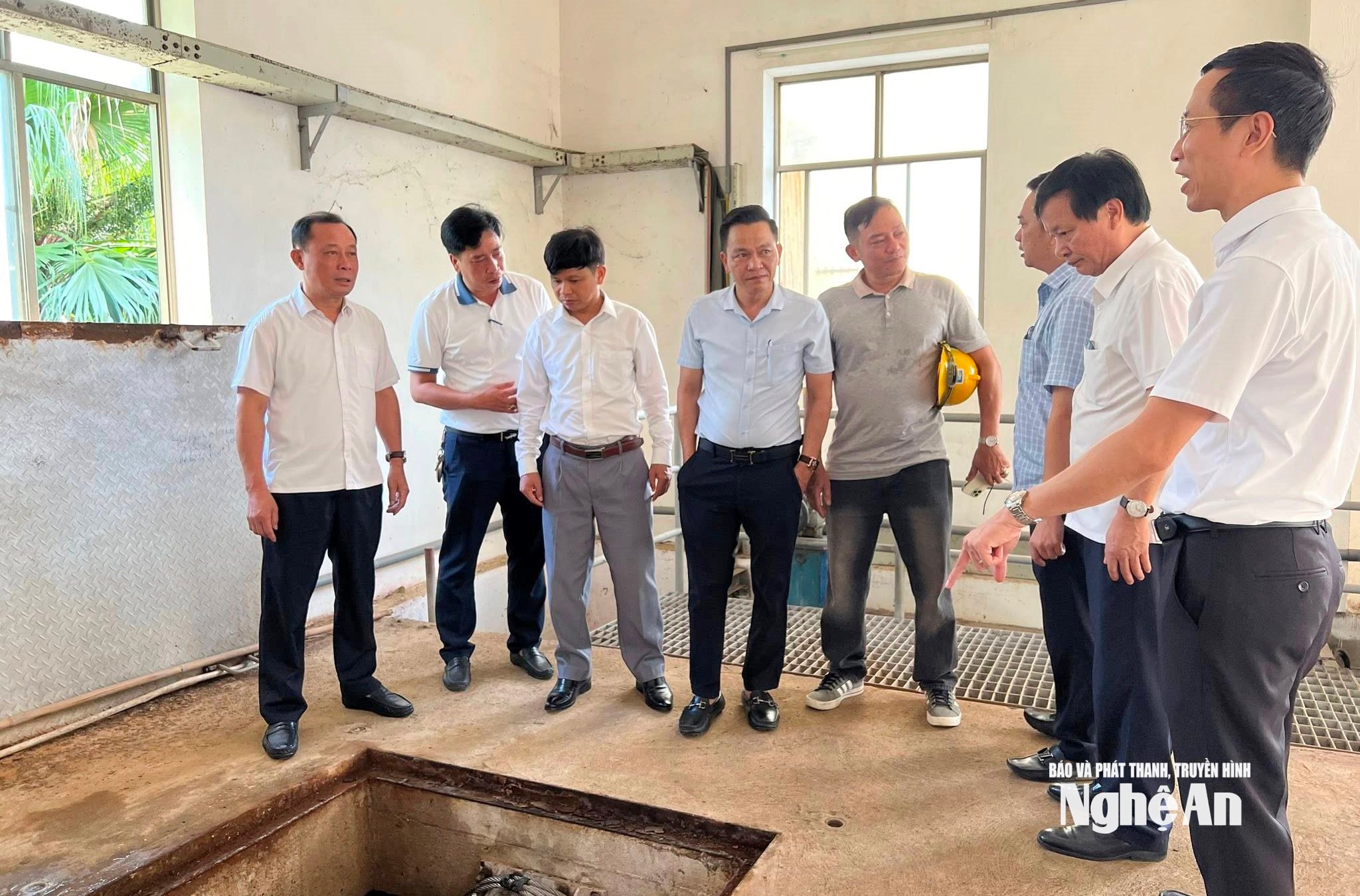 Lãnh đạo phường Trường Vinh kiểm tra các điểm ách yếu trước mùa mưa bão ảnh QA