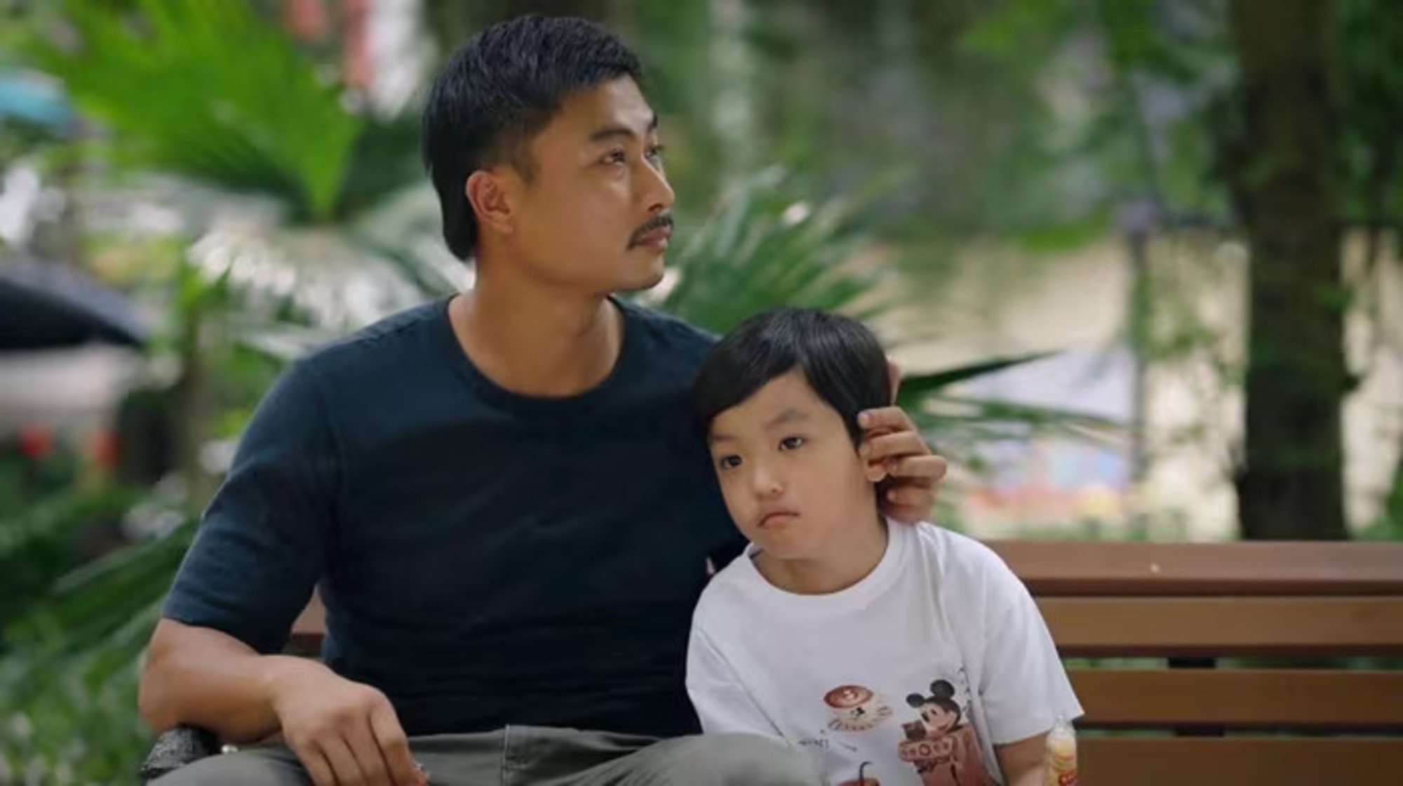 Những phân cảnh hai cha con lấy đi nước mắt của nhiều khán giả.