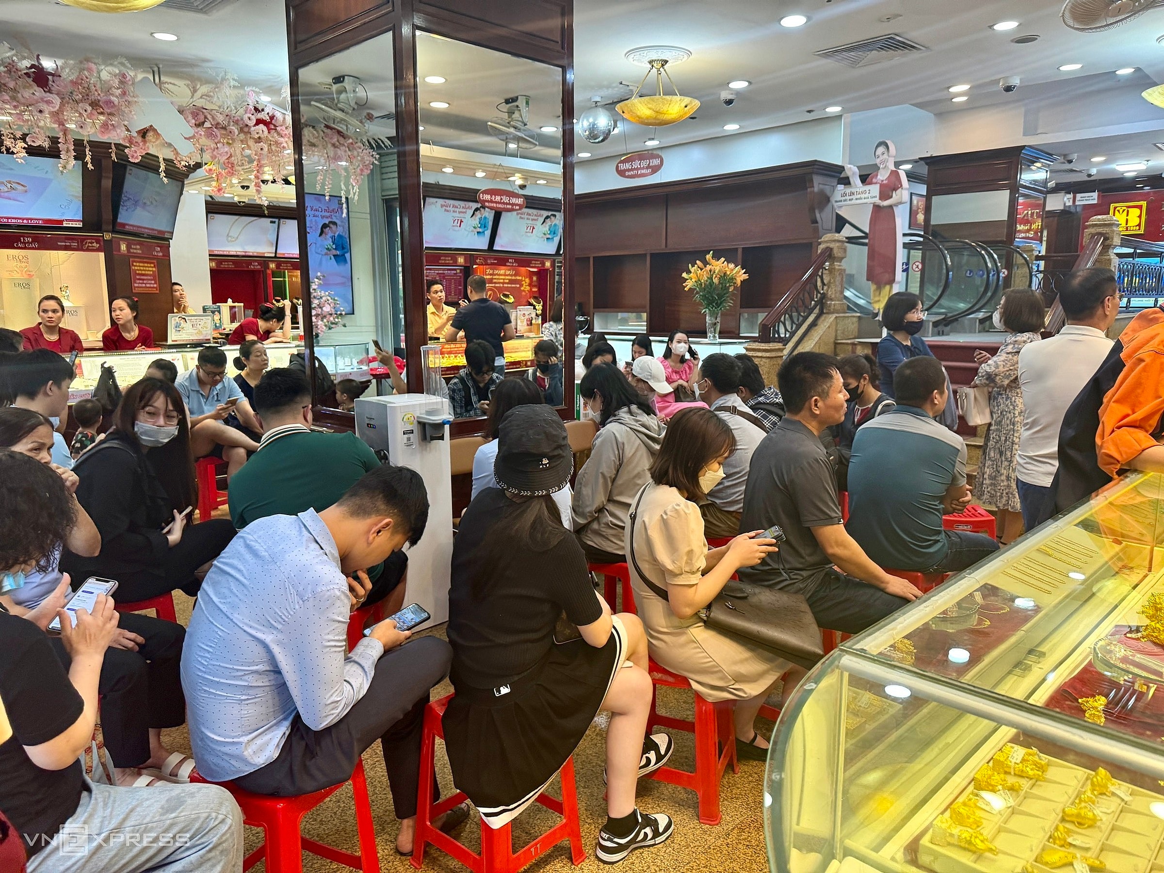Giá vàng hôm nay 13/7/2025: Vàng tăng hơn 1 triệu tuần này