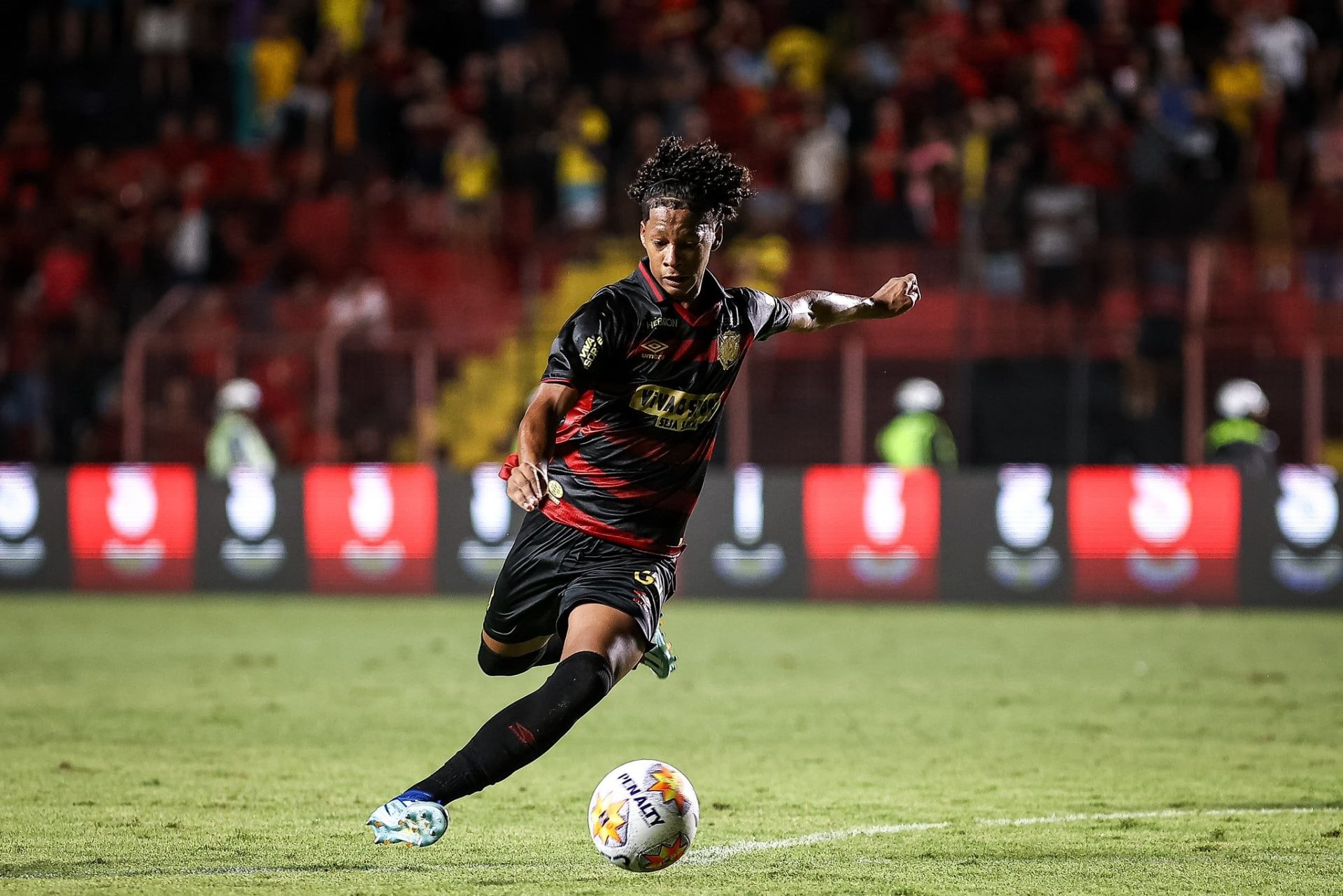Revelação do Sport dá show e recebe elogios até dos adversários