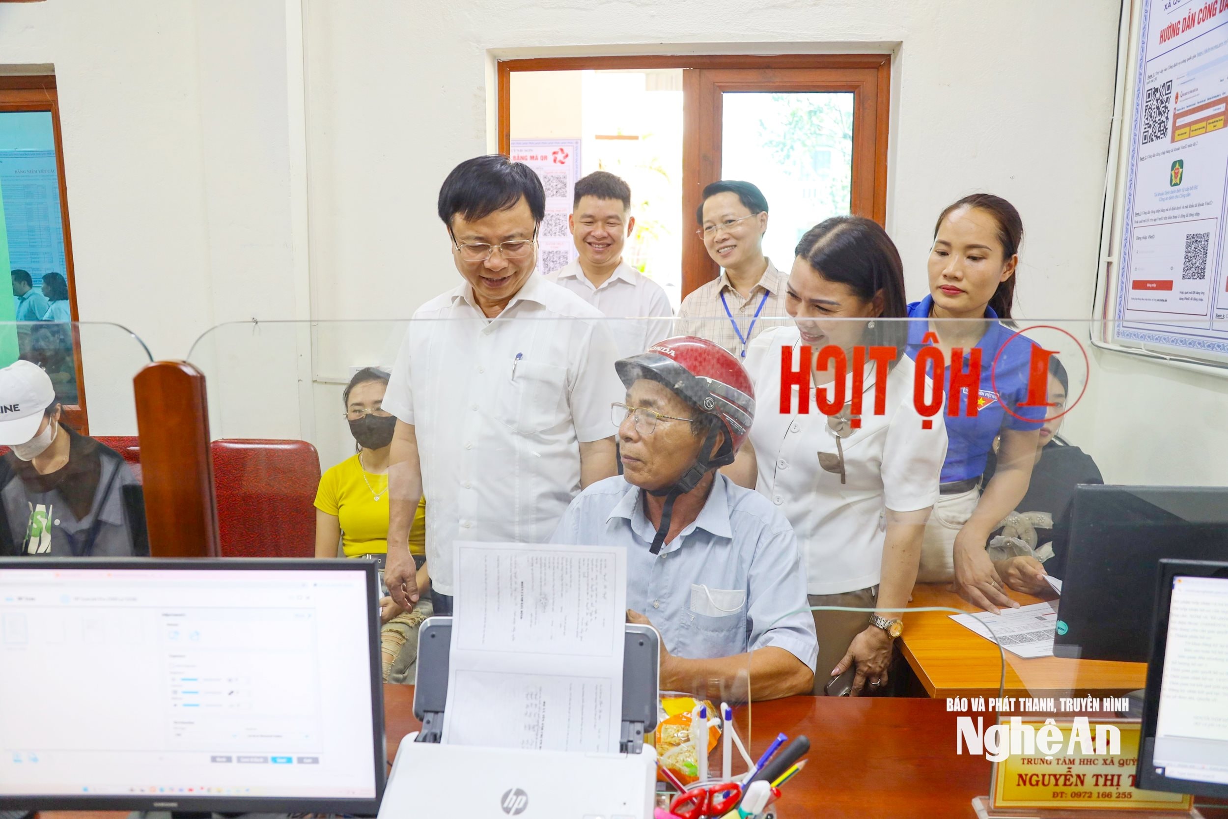 Đồng chí Bùi Đình Long kiểm tra về tình hình vận hành tổ chức chính quyền địa phương 02 cấp Ảnh Thanh Lê (8)