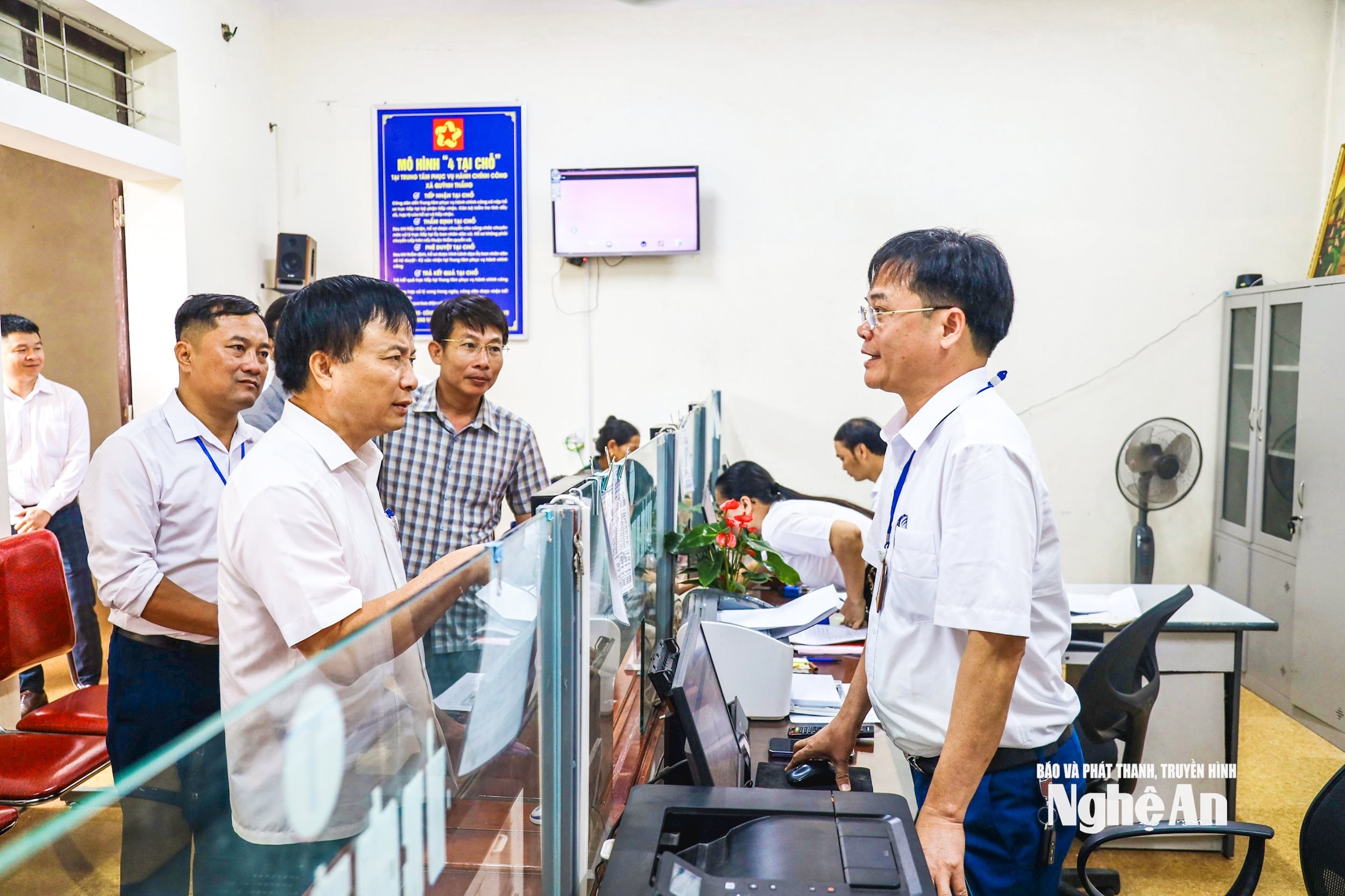 PTC Bùi Đình Long kiểm tra Ảnh Thanh Lê (3)
