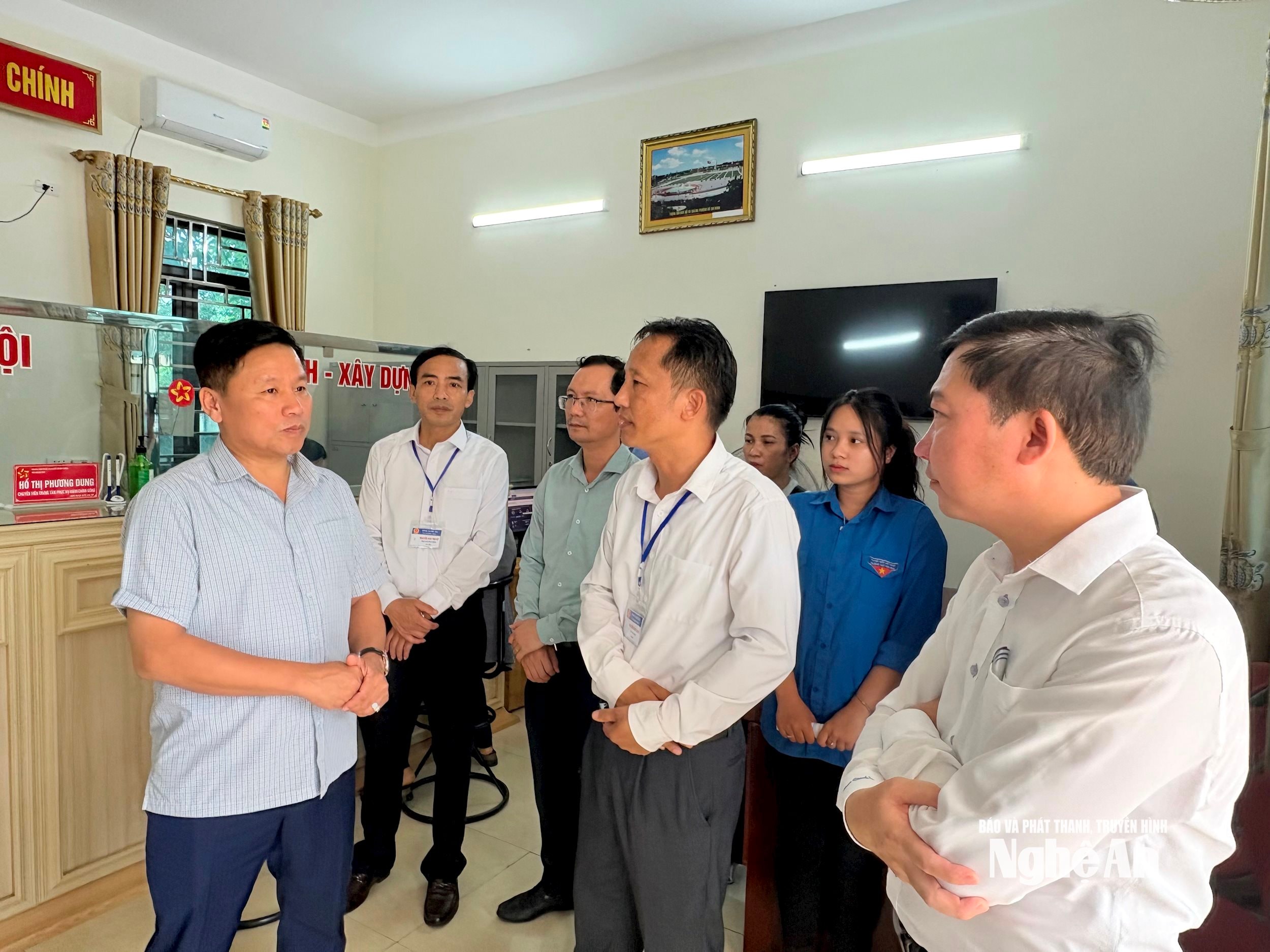 ពិភាក្សាជាមួយមន្ត្រីឃុំ Nghia Mai