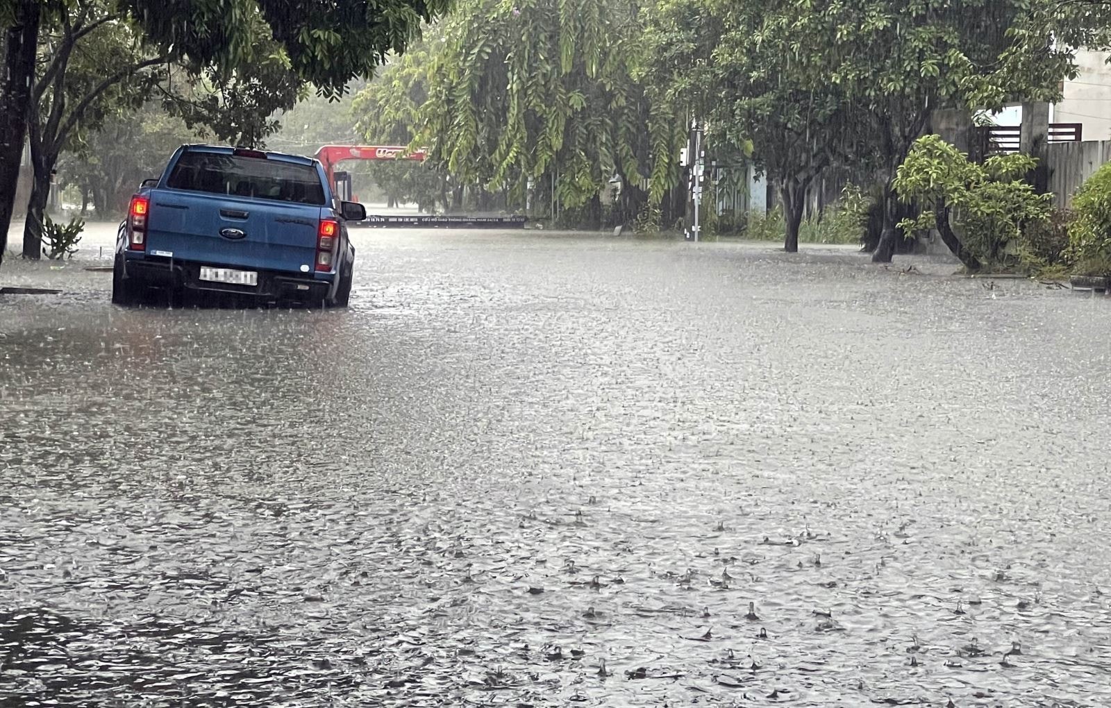 Cảnh báo thời tiết khu vực này chiều tối nay 15/7 mưa to và dông, nguy cơ lũ quét và ngập úng